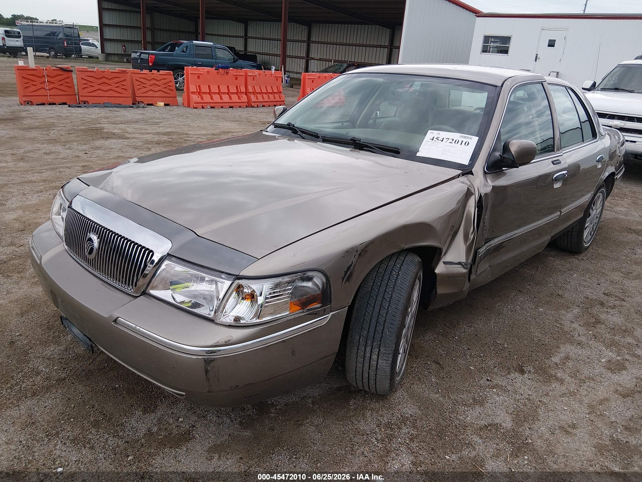 2004 Mercury Grand Marquis Gs Beige vin: 2MEFM74W74X684153