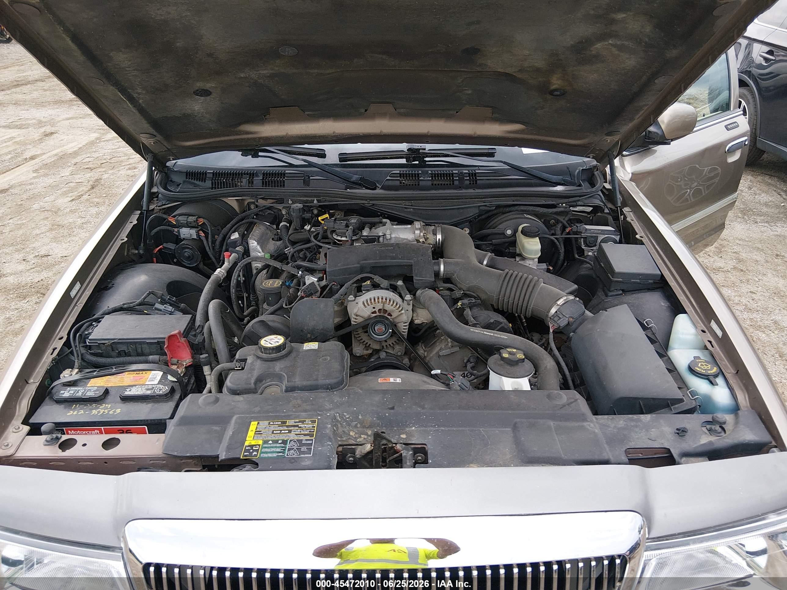 2004 Mercury Grand Marquis Gs Beige vin: 2MEFM74W74X684153