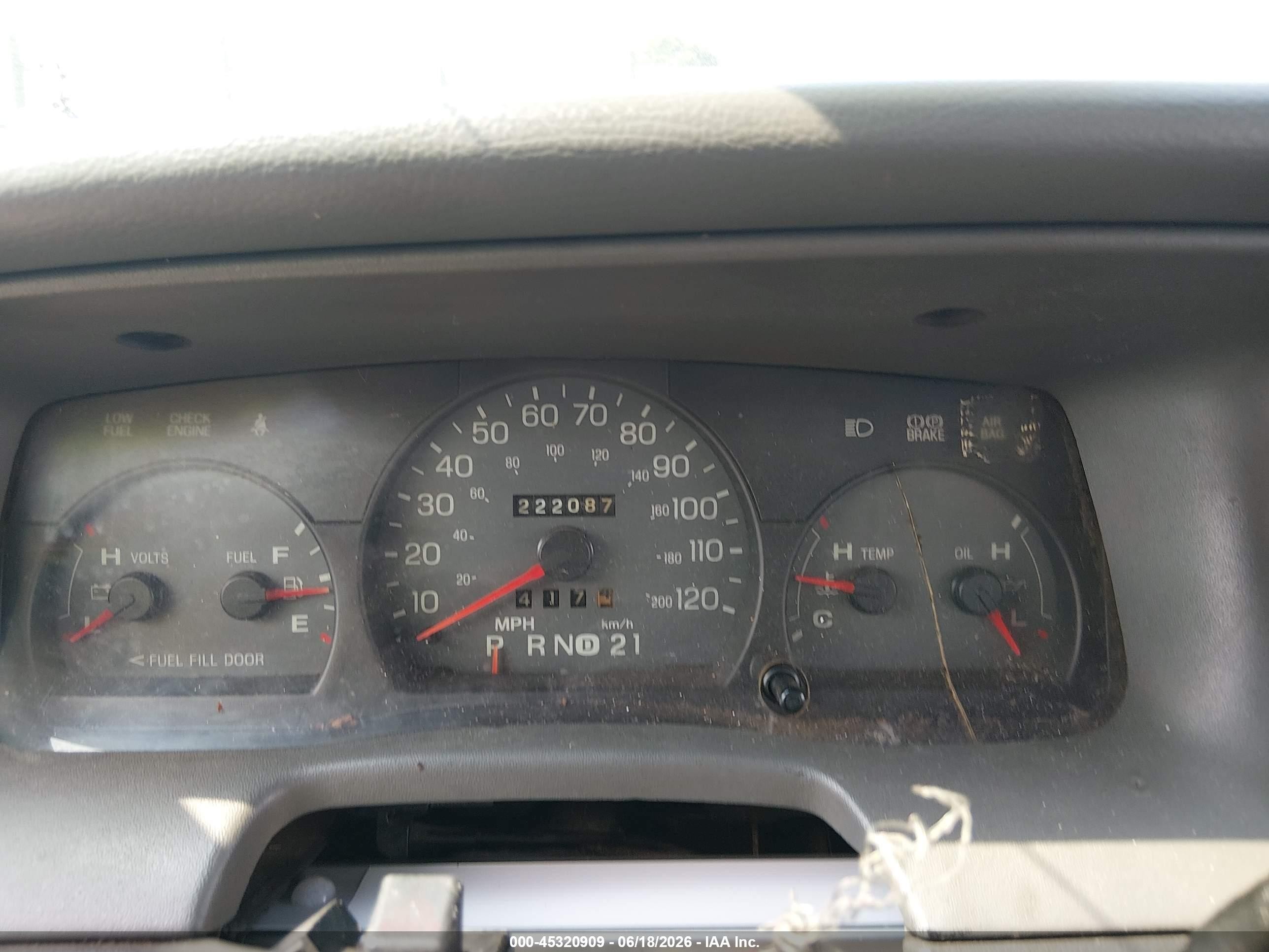 2005 Mercury Grand Marquis Gs Silver vin: 2MEFM74W75X639831