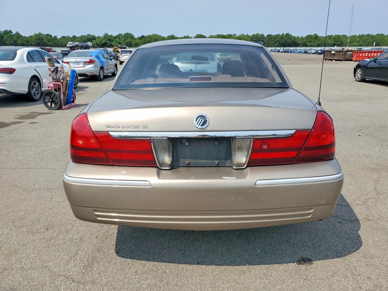 2005 Mercury Grand Marquis Tan vin: 2MEFM74W75X674868