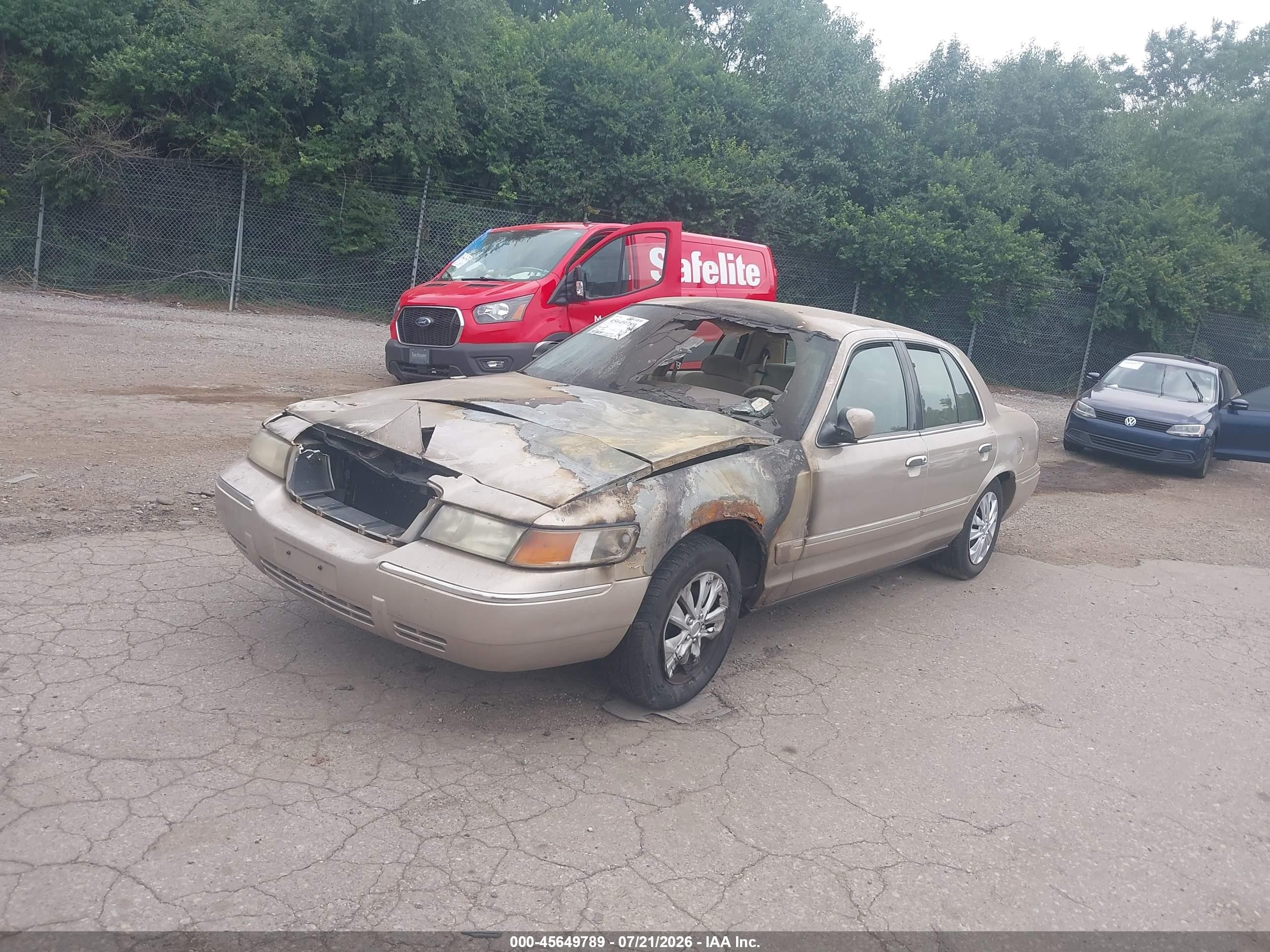 1998 Mercury Grand Marquis   Gold vin: 2MEFM74W7WX692661