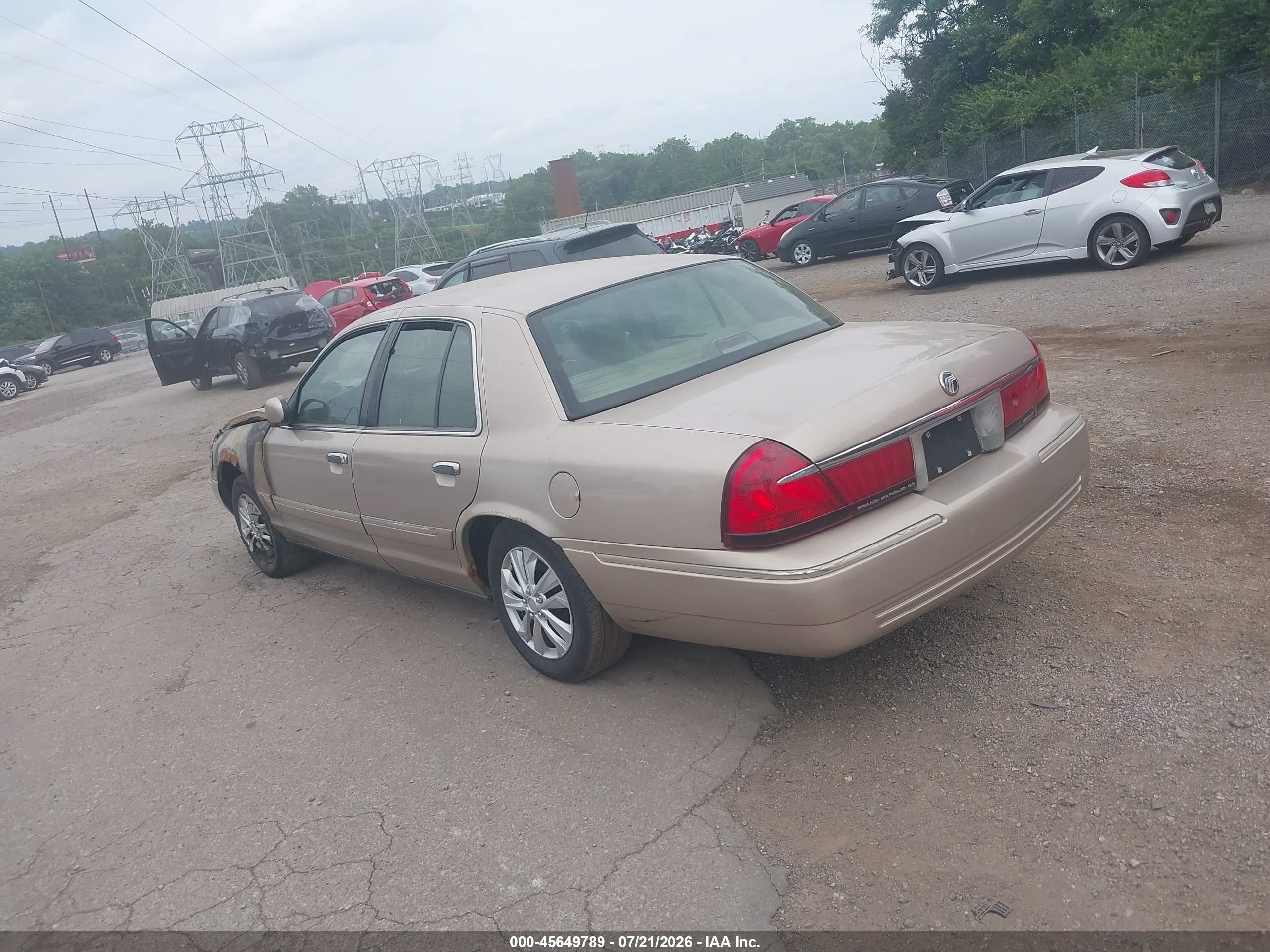 1998 Mercury Grand Marquis   Gold vin: 2MEFM74W7WX692661