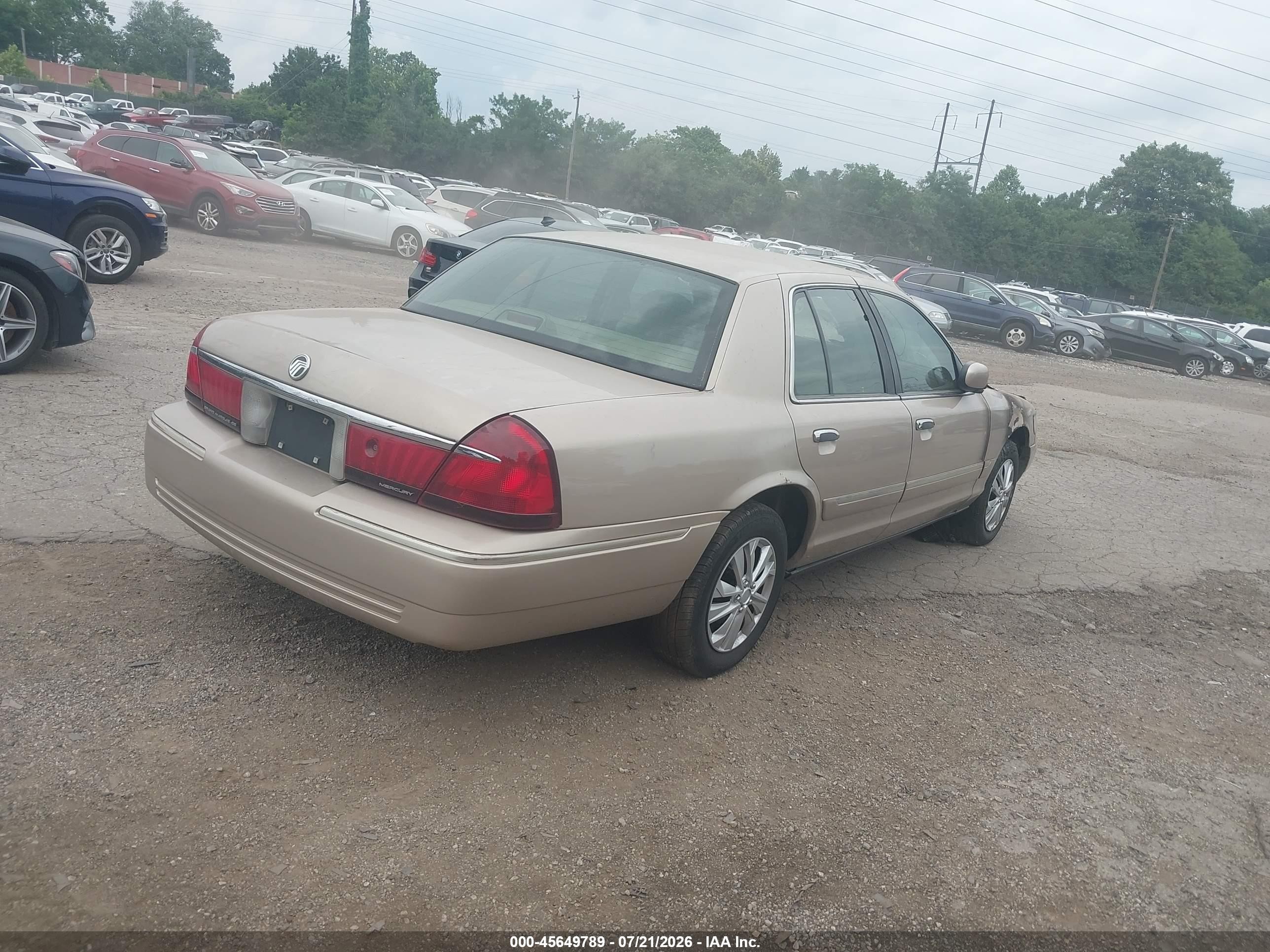 1998 Mercury Grand Marquis   Gold vin: 2MEFM74W7WX692661
