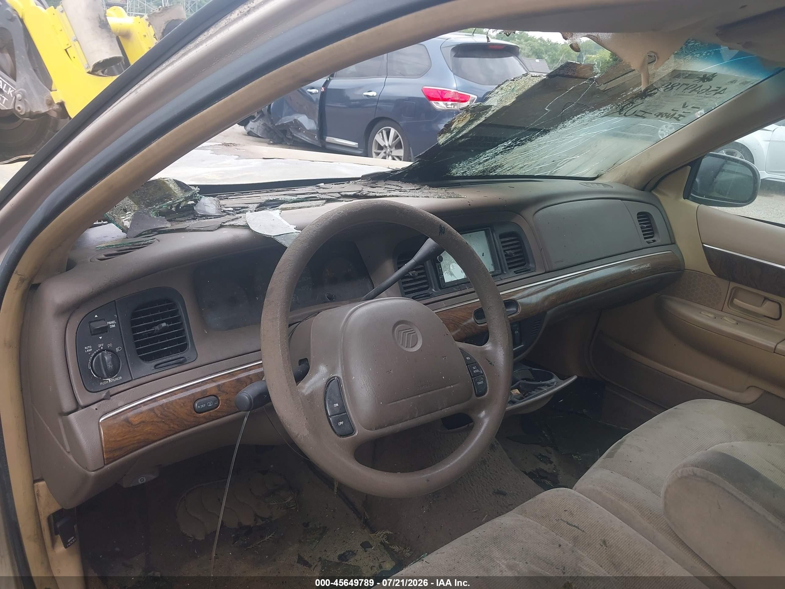 1998 Mercury Grand Marquis   Gold vin: 2MEFM74W7WX692661