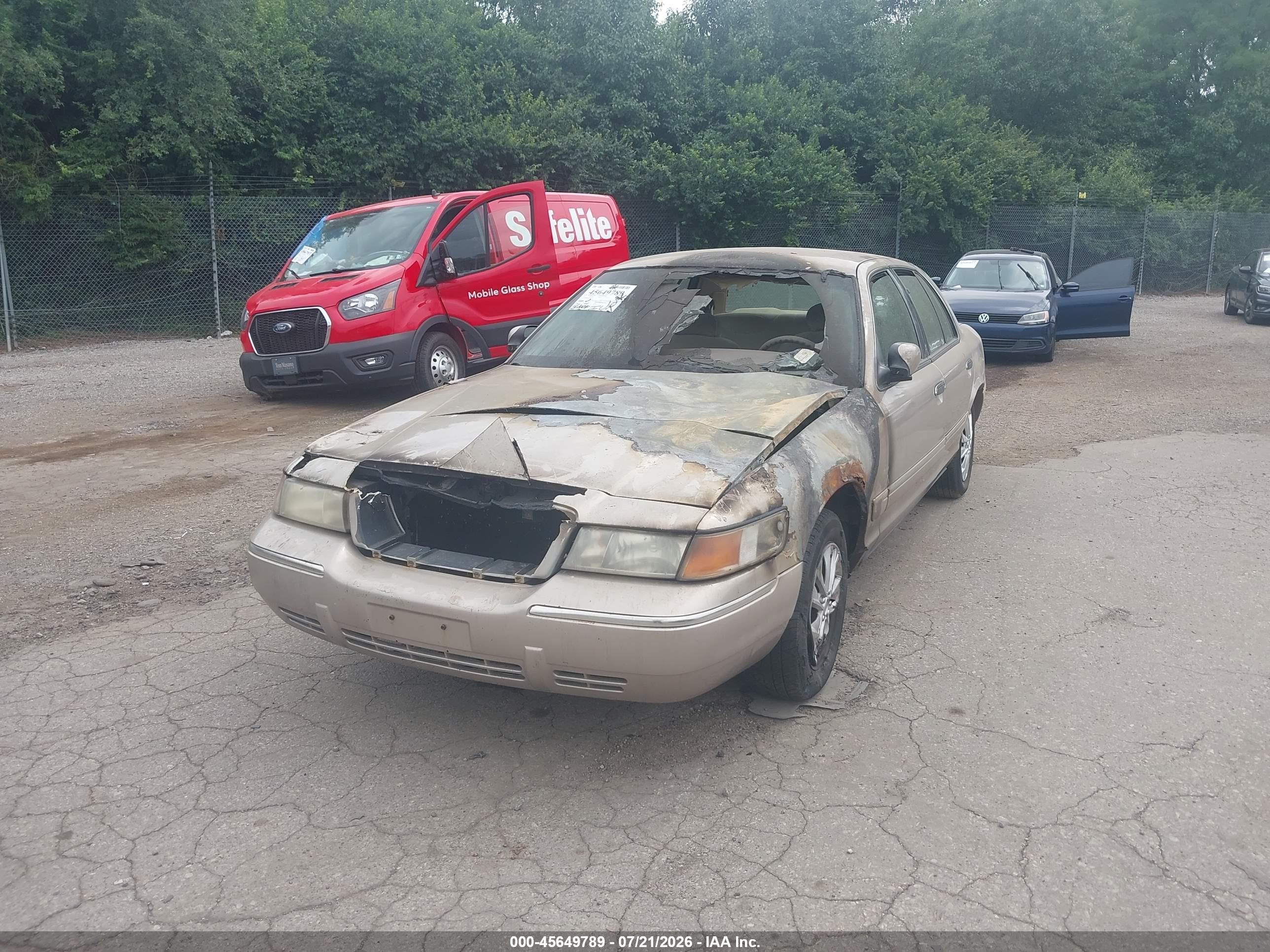 1998 Mercury Grand Marquis   Gold vin: 2MEFM74W7WX692661