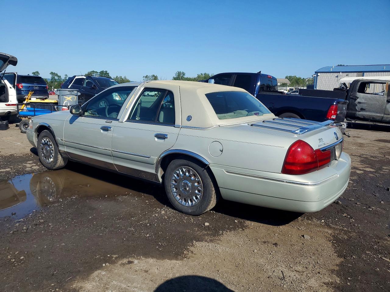 2004 Mercury Grand Marquis Gs Beige vin: 2MEFM74W84X623829