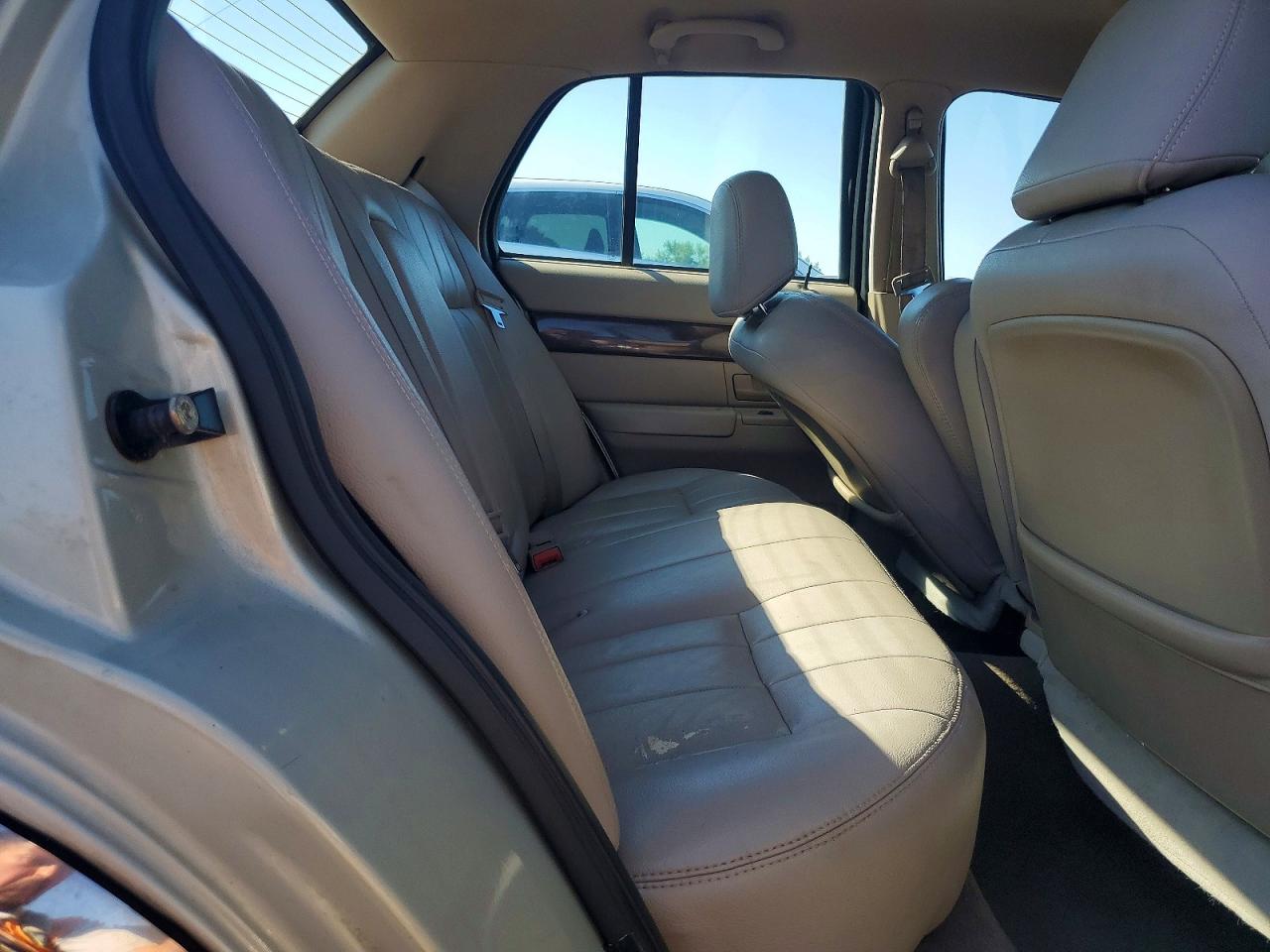 2004 Mercury Grand Marquis Gs Beige vin: 2MEFM74W84X623829