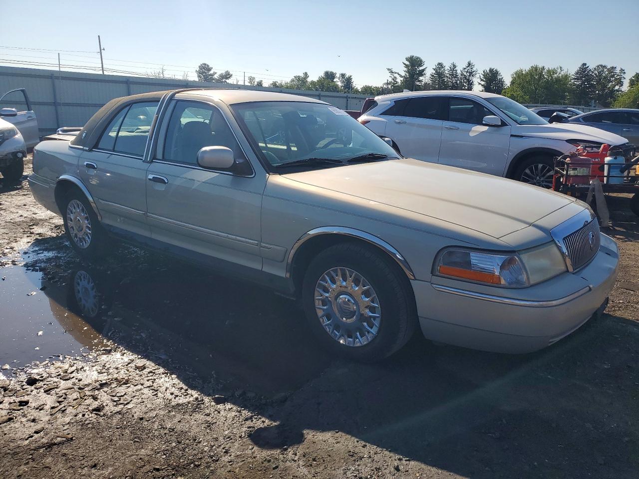 2004 Mercury Grand Marquis Gs Beige vin: 2MEFM74W84X623829