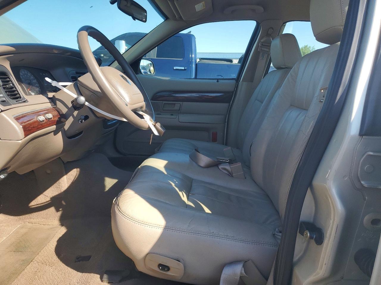 2004 Mercury Grand Marquis Gs Beige vin: 2MEFM74W84X623829