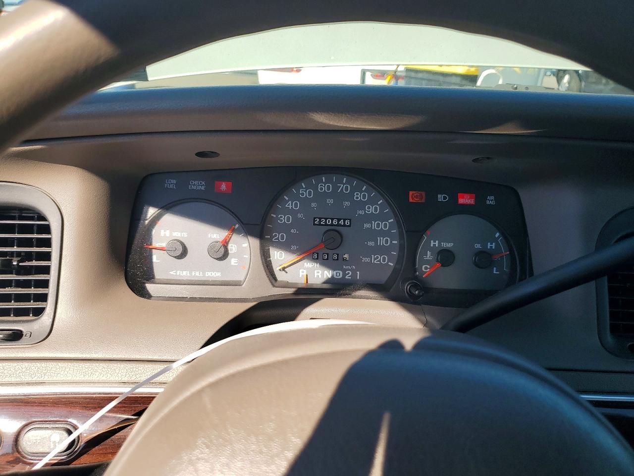 2004 Mercury Grand Marquis Gs Beige vin: 2MEFM74W84X623829