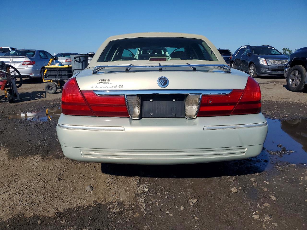 2004 Mercury Grand Marquis Gs Beige vin: 2MEFM74W84X623829