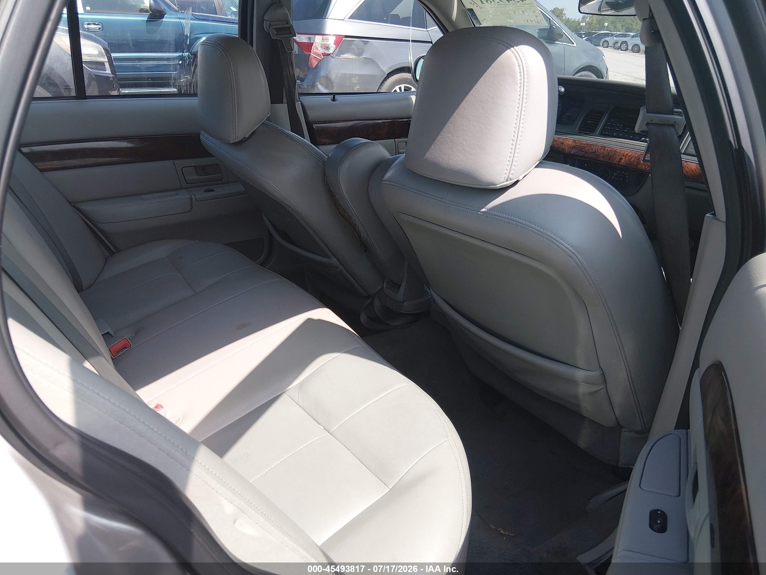 2004 Mercury Grand Marquis Gs Silver vin: 2MEFM74W84X680712