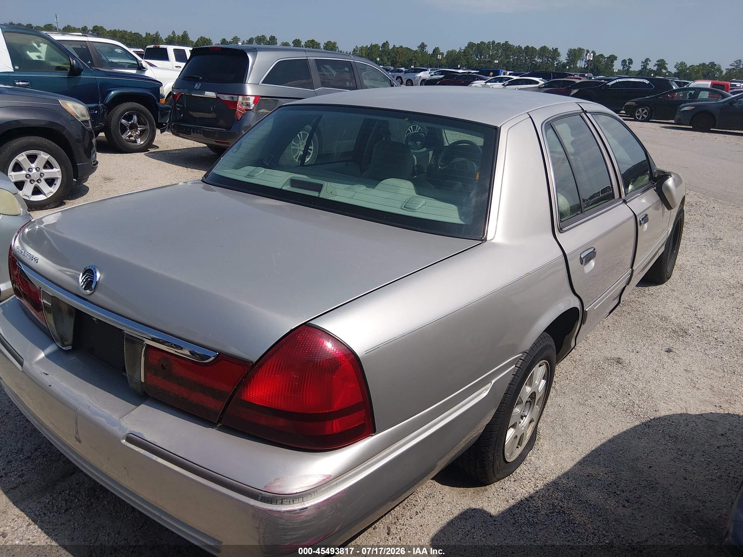 2004 Mercury Grand Marquis Gs Silver vin: 2MEFM74W84X680712