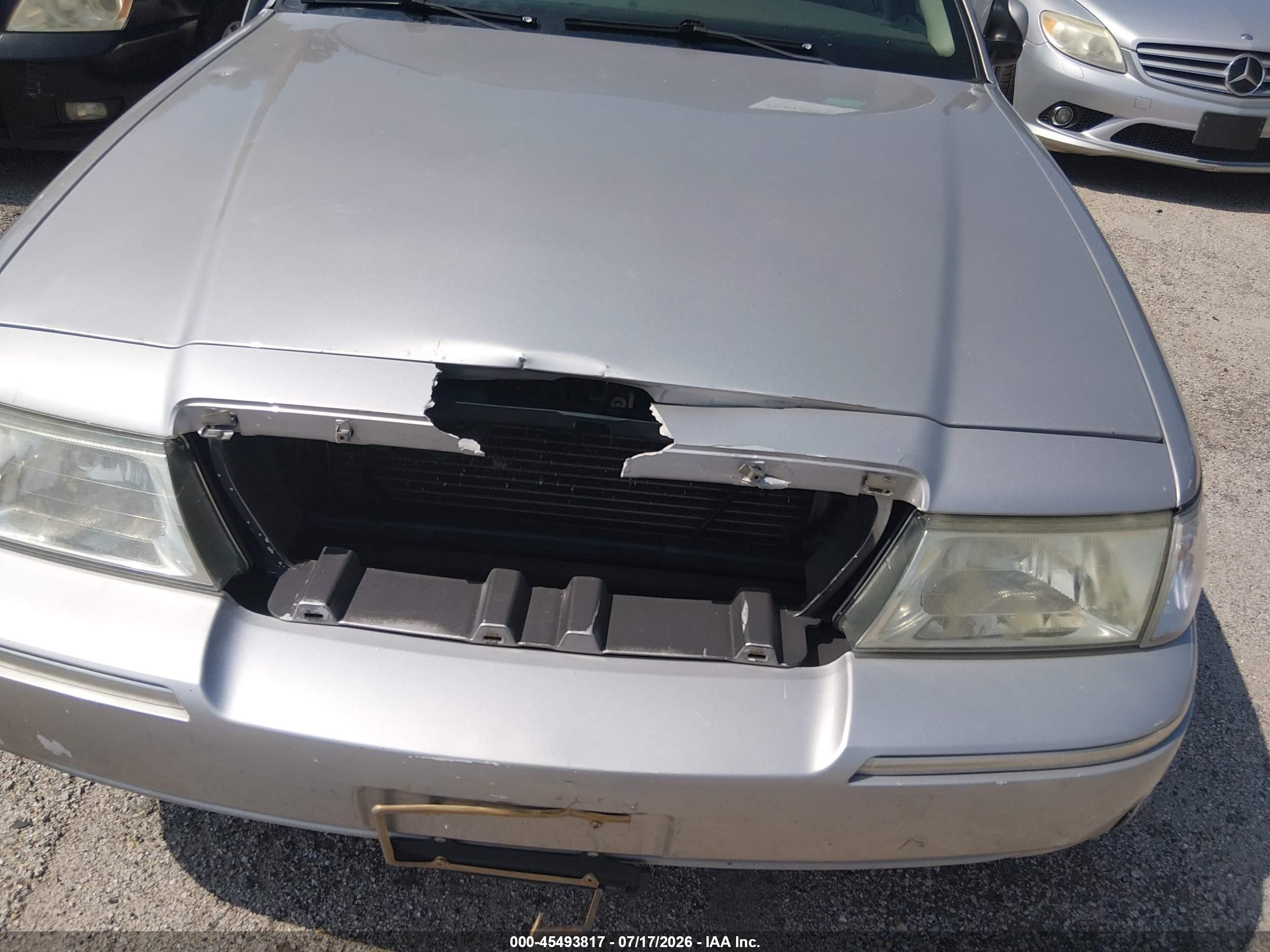 2004 Mercury Grand Marquis Gs Silver vin: 2MEFM74W84X680712