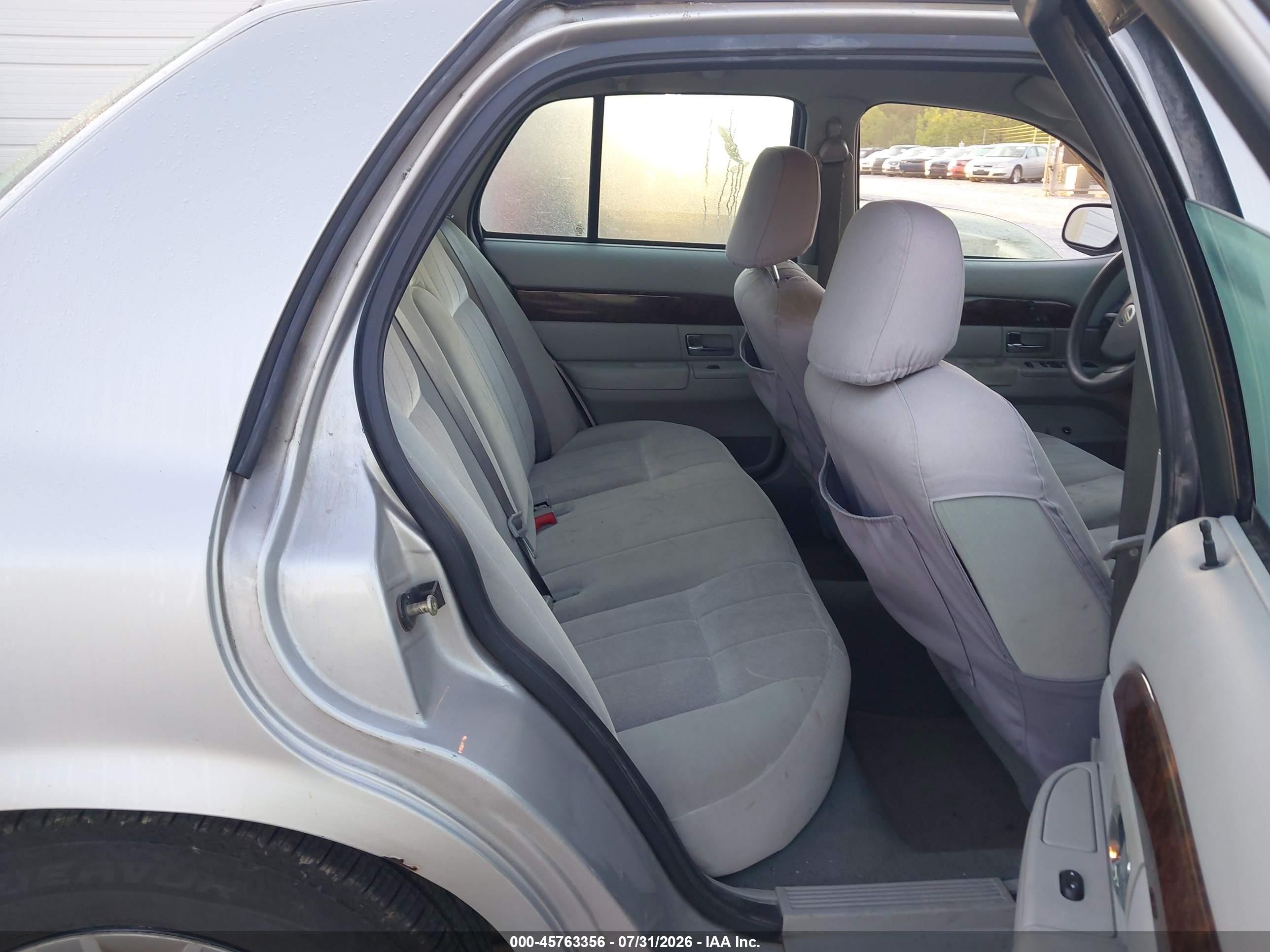 2005 Mercury Grand Marquis Gs Серебряный vin: 2MEFM74W85X622035