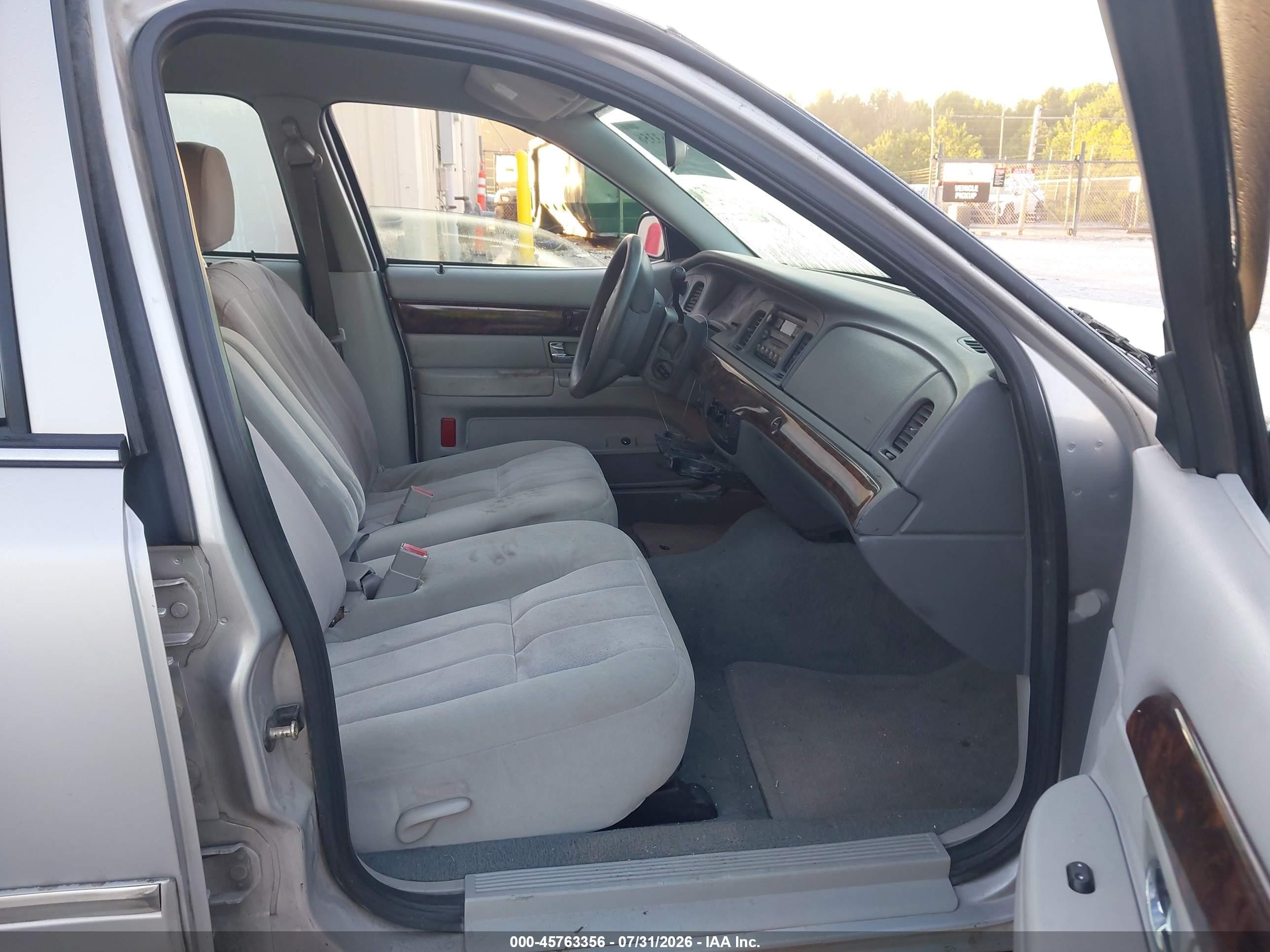 2005 Mercury Grand Marquis Gs Серебряный vin: 2MEFM74W85X622035