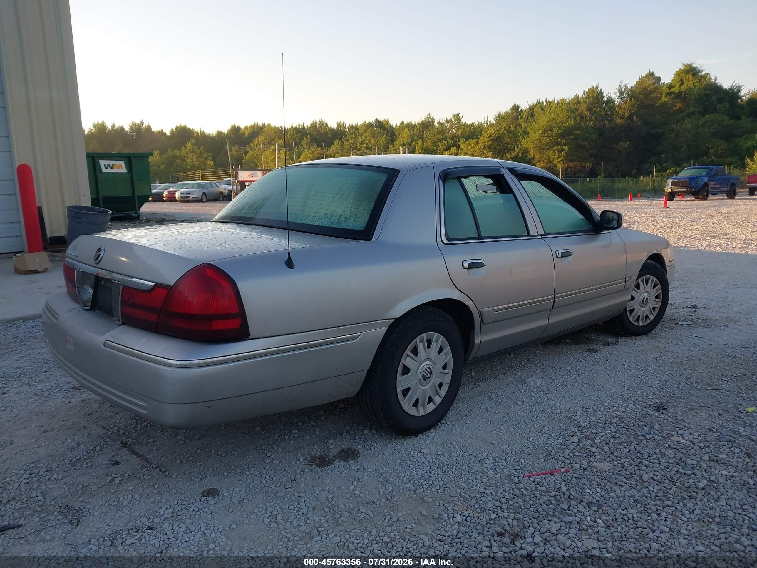 2005 Mercury Grand Marquis Gs Серебряный vin: 2MEFM74W85X622035