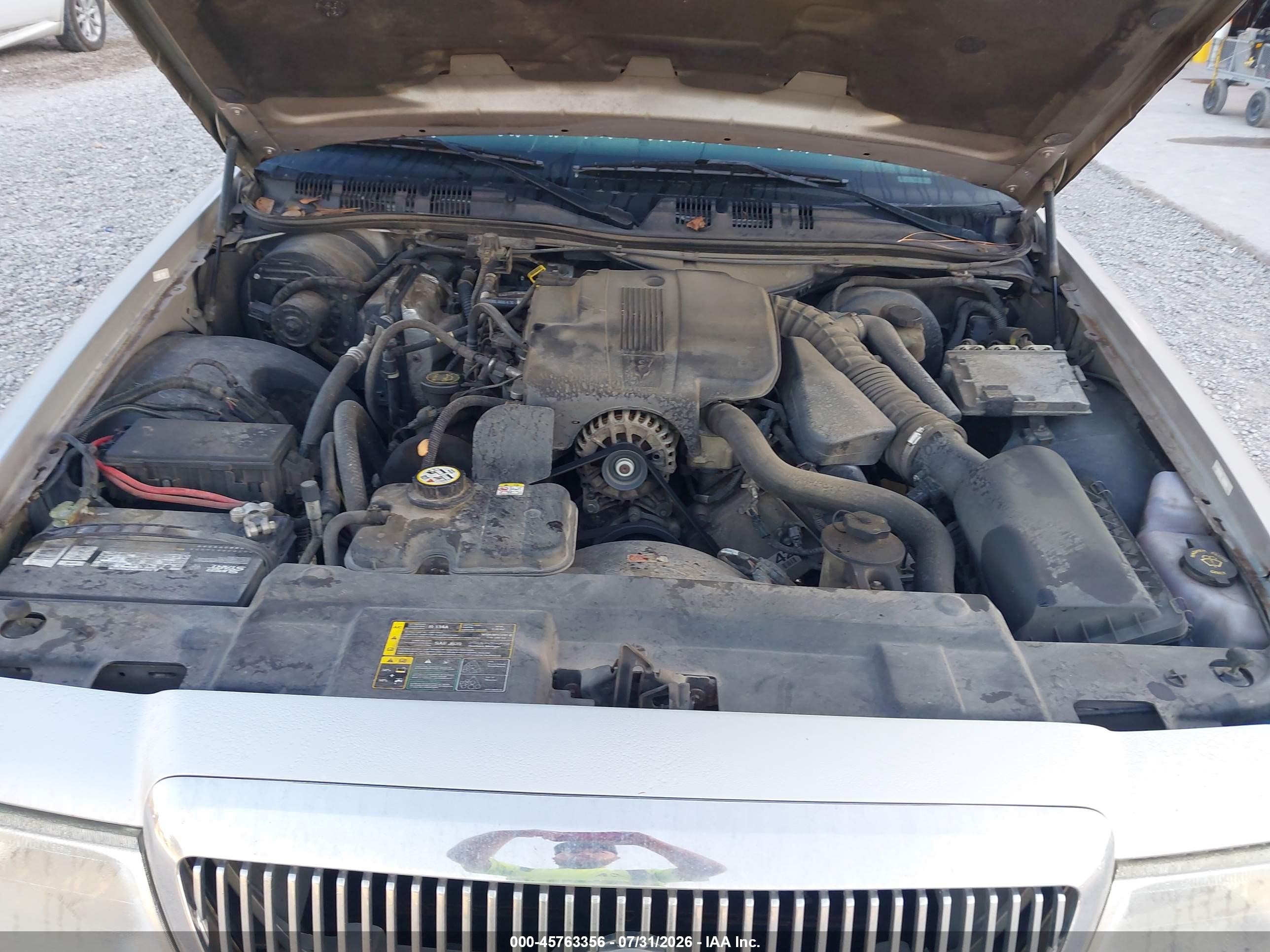 2005 Mercury Grand Marquis Gs Серебряный vin: 2MEFM74W85X622035