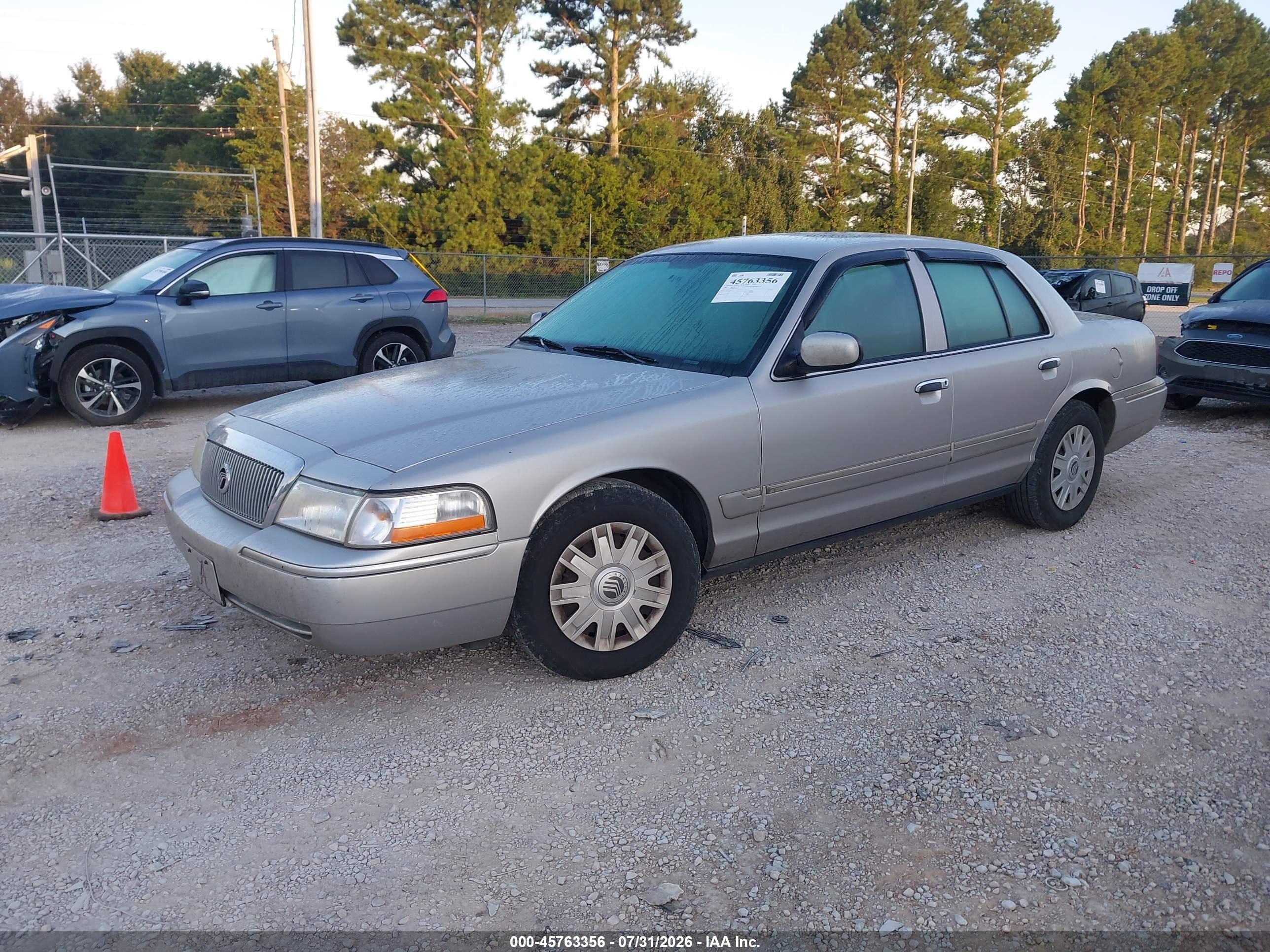 2005 Mercury Grand Marquis Gs Серебряный vin: 2MEFM74W85X622035
