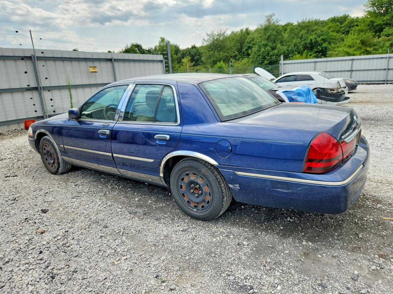 2005 Mercury Grand Marquis Gs Blue vin: 2MEFM74W85X668562