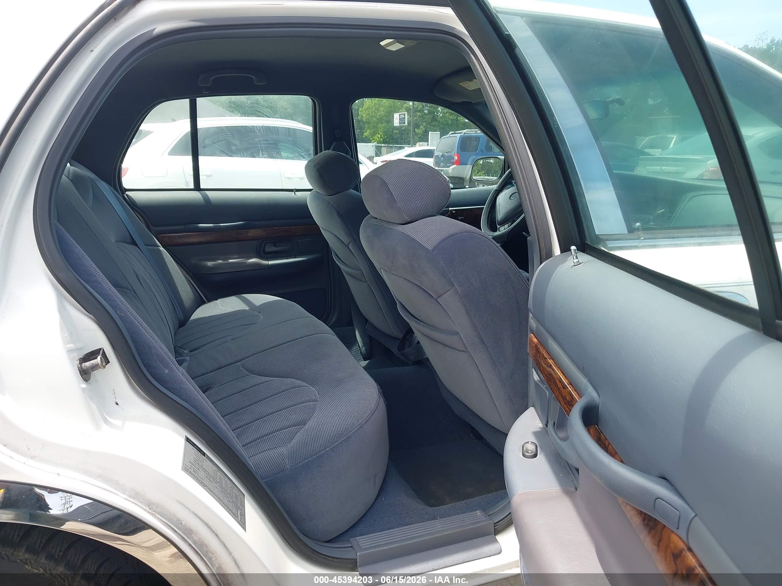 1999 Mercury Grand Marquis Gs White vin: 2MEFM74W8XX722784