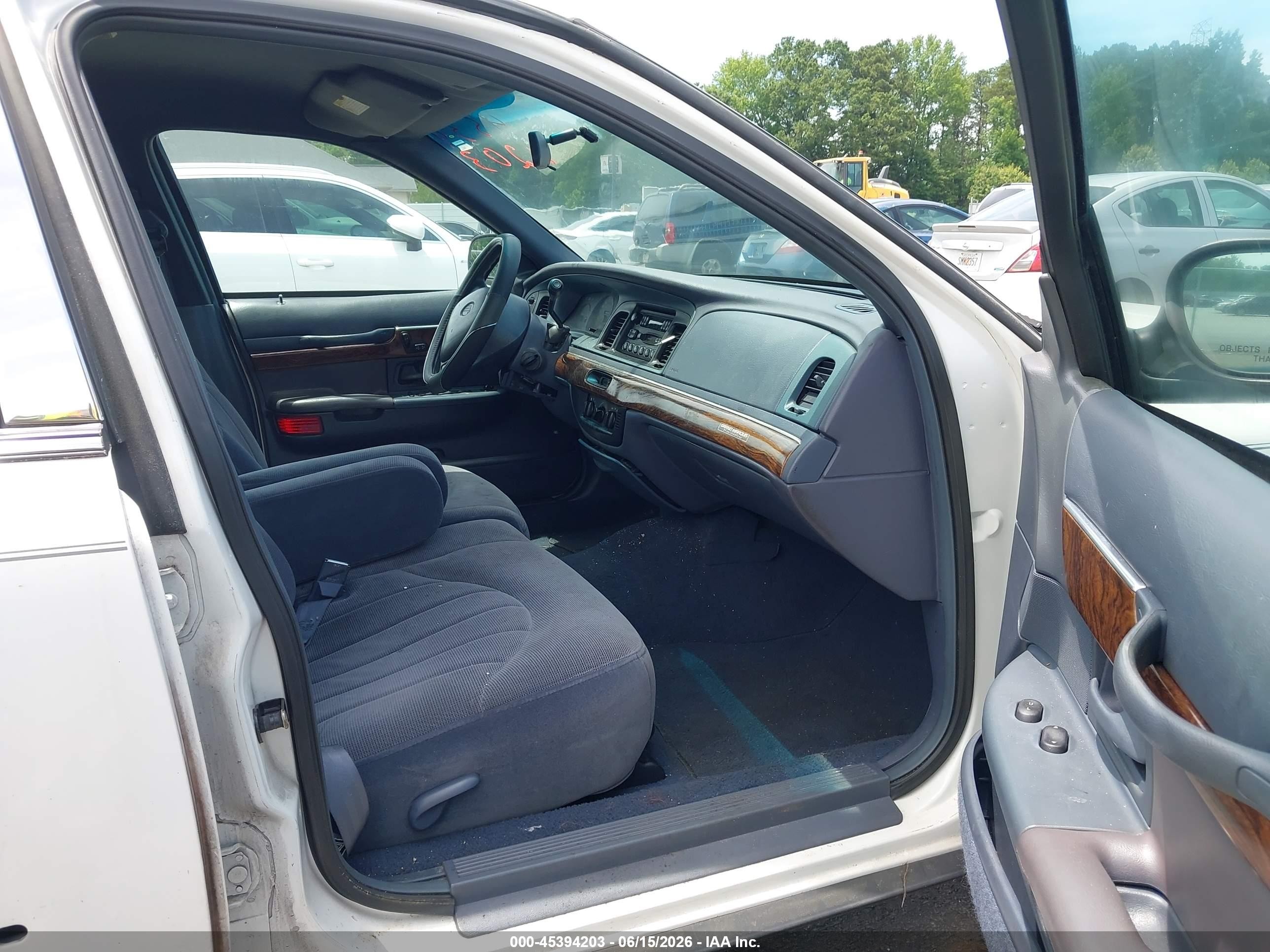 1999 Mercury Grand Marquis Gs White vin: 2MEFM74W8XX722784