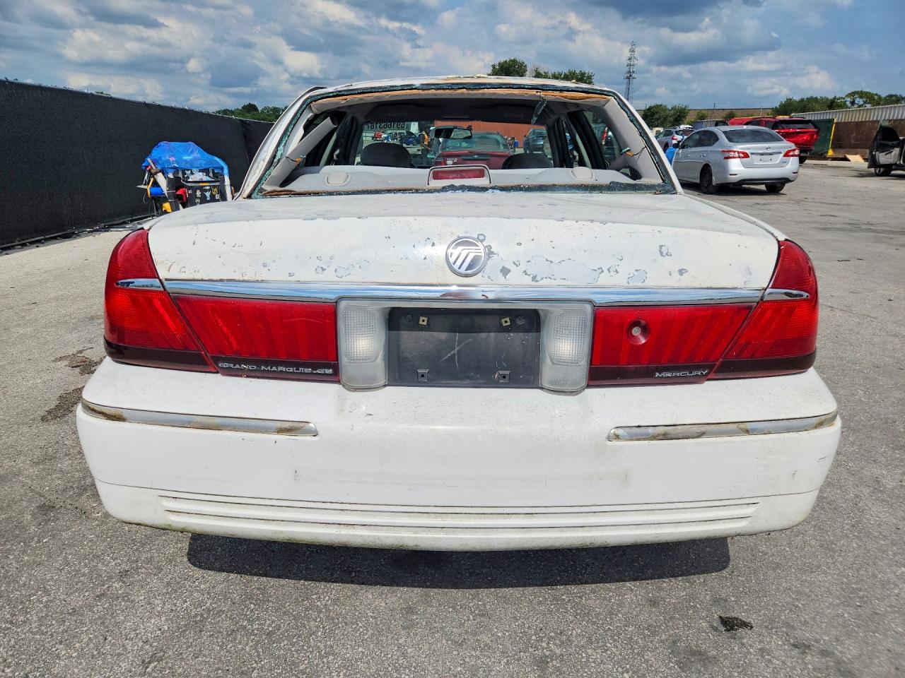 2001 Mercury Grand Marquis Gs White vin: 2MEFM74W91X680035