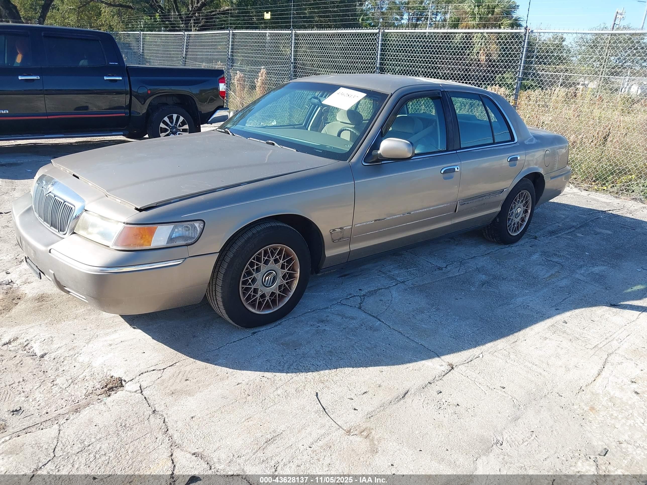2002 Mercury Grand Marquis Gs Gold vin: 2MEFM74W92X663530