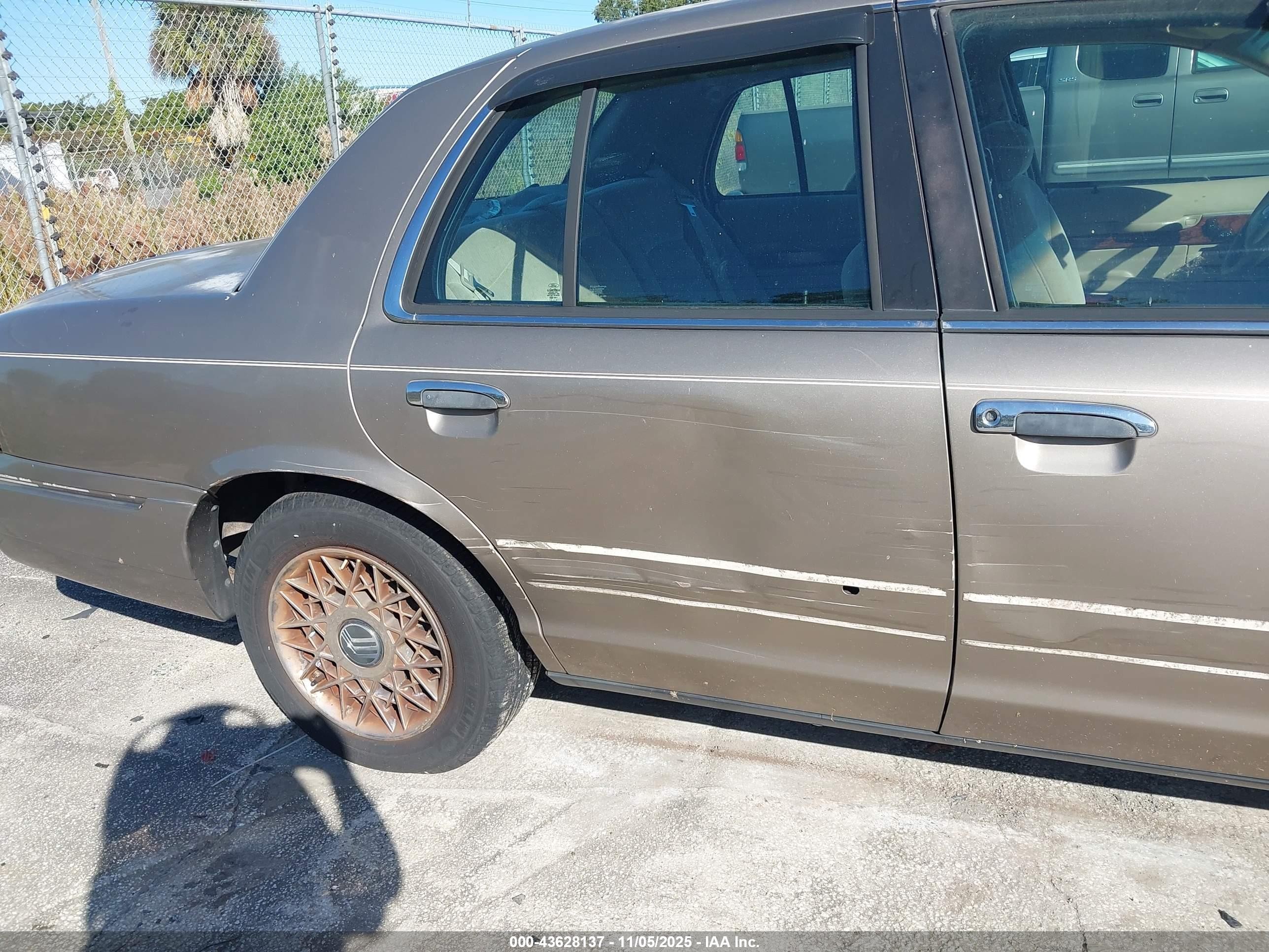 2002 Mercury Grand Marquis Gs Gold vin: 2MEFM74W92X663530