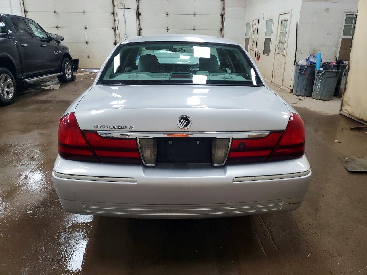 2003 Mercury Grand Marquis Gs Серебряный vin: 2MEFM74W93X603958