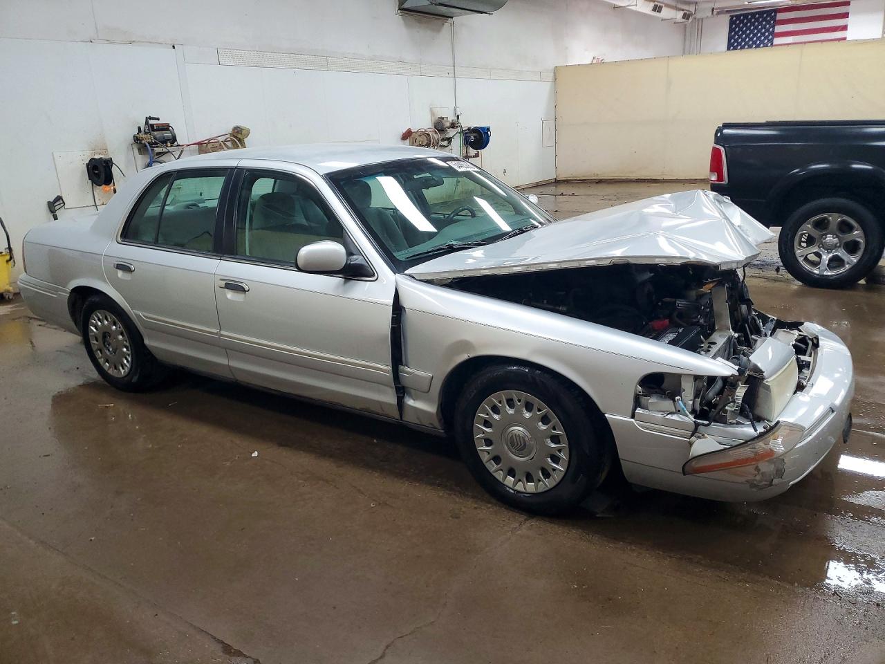 2003 Mercury Grand Marquis Gs Серебряный vin: 2MEFM74W93X603958