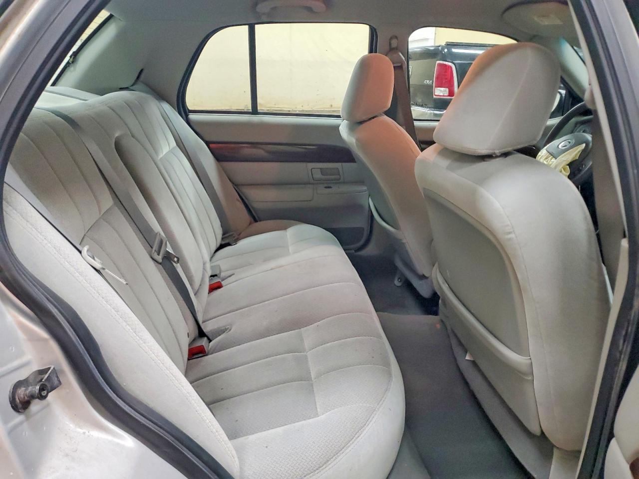 2003 Mercury Grand Marquis Gs Серебряный vin: 2MEFM74W93X603958