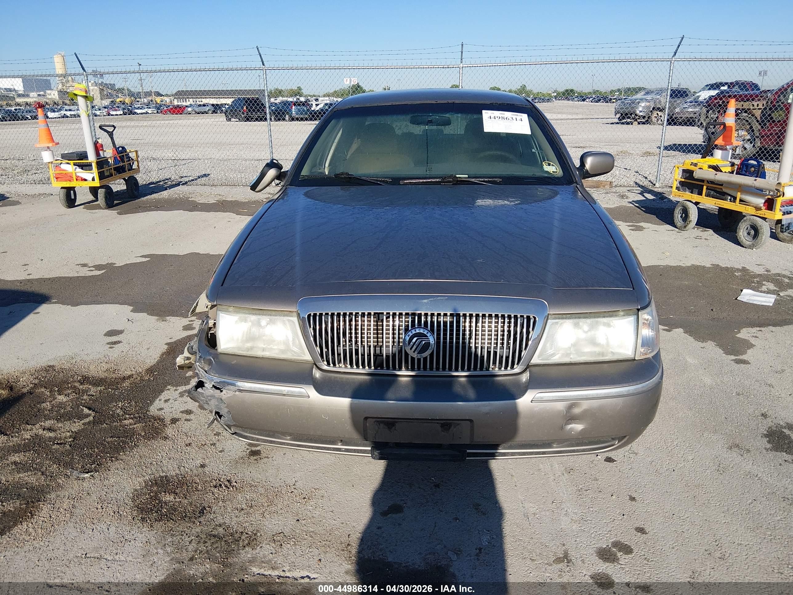 2003 Mercury Grand Marquis Gs Champagne vin: 2MEFM74W93X702649