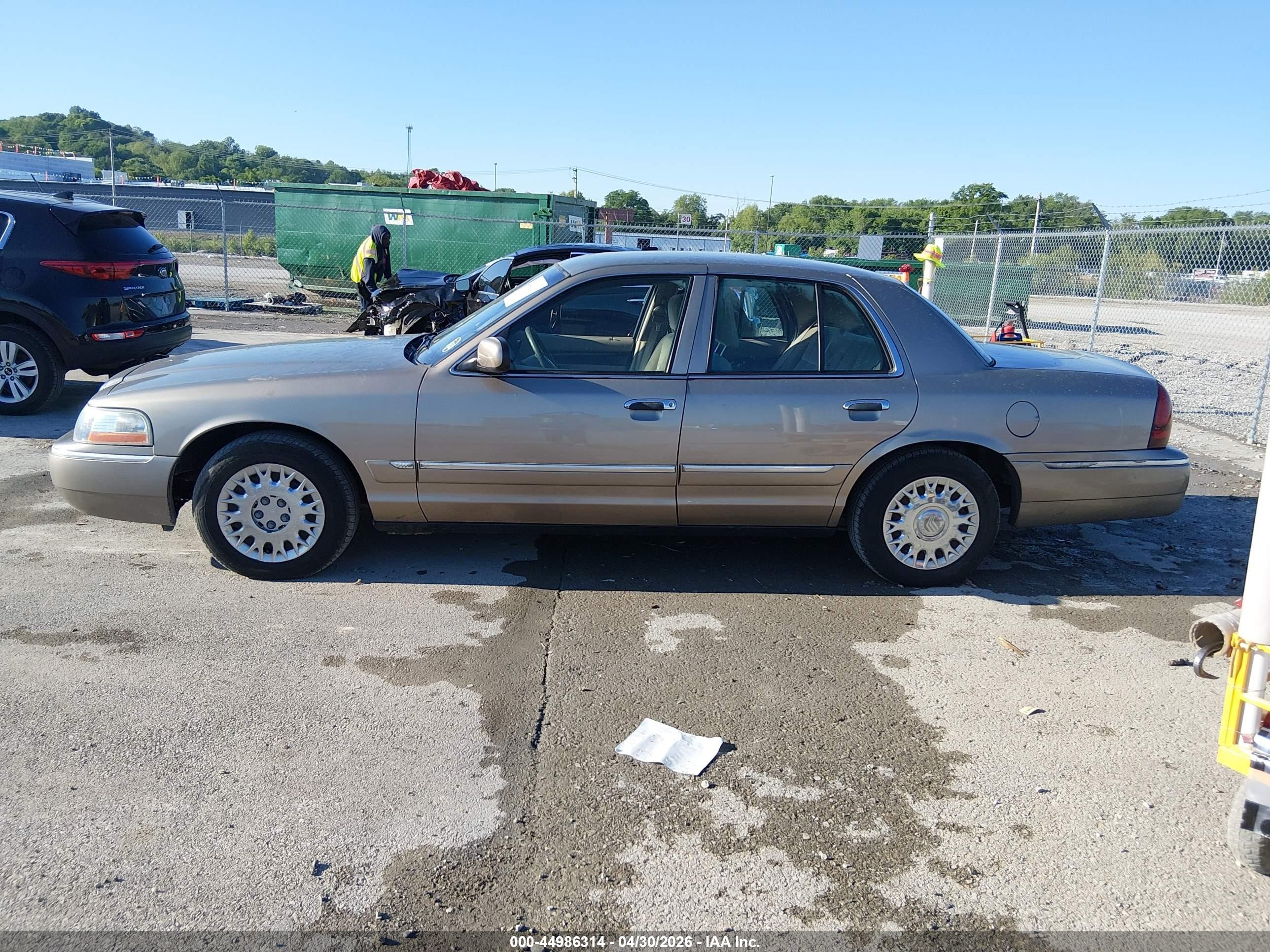 2003 Mercury Grand Marquis Gs Champagne vin: 2MEFM74W93X702649