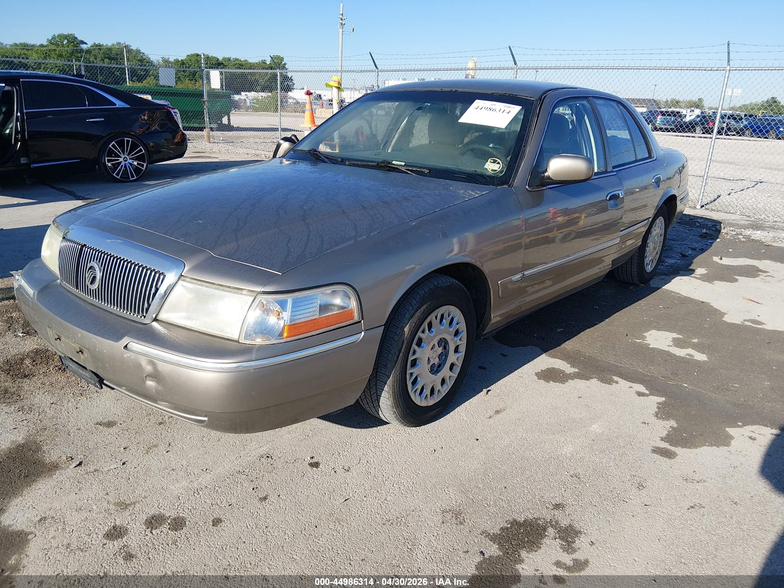 2003 Mercury Grand Marquis Gs Champagne vin: 2MEFM74W93X702649