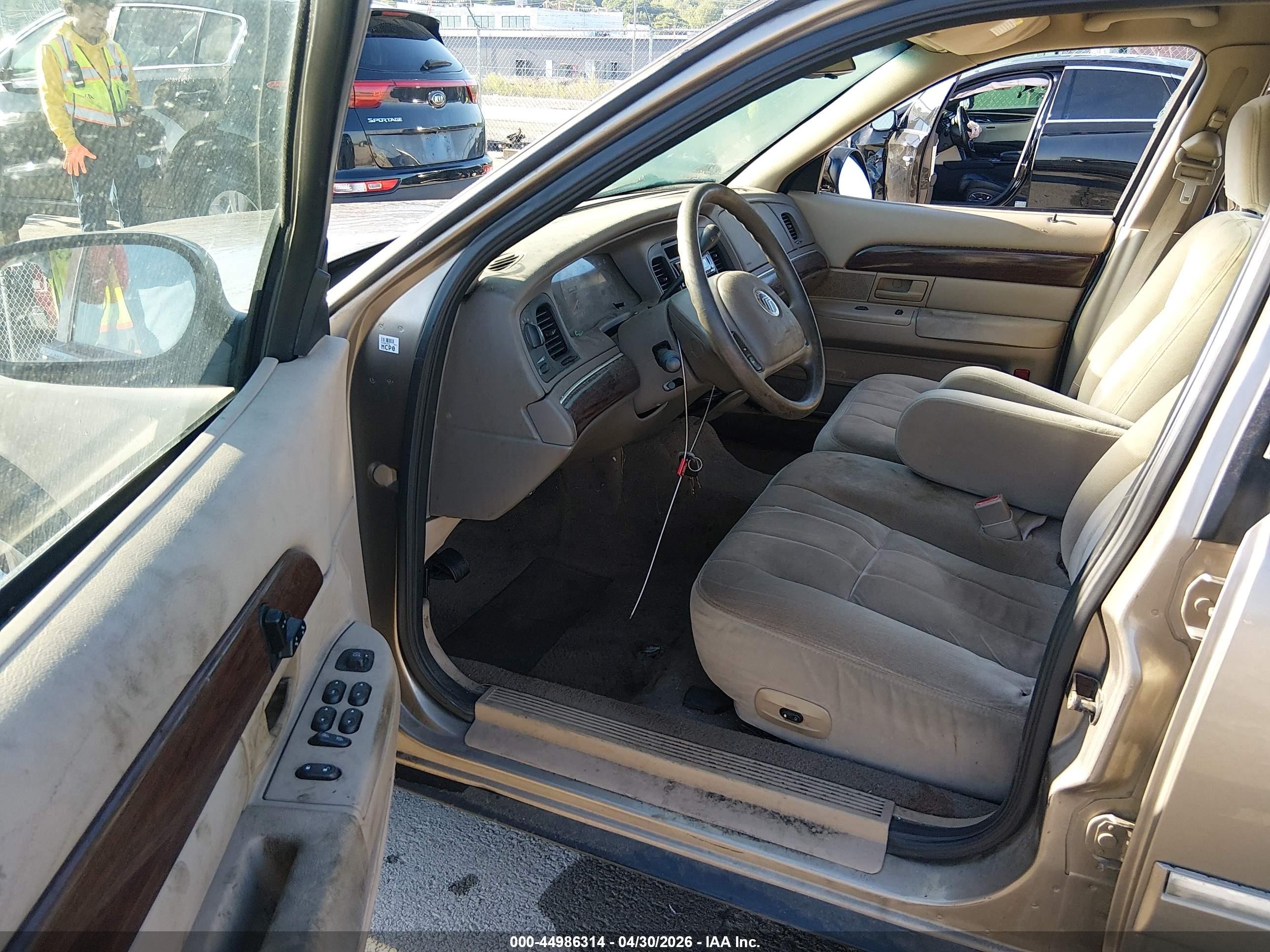 2003 Mercury Grand Marquis Gs Champagne vin: 2MEFM74W93X702649
