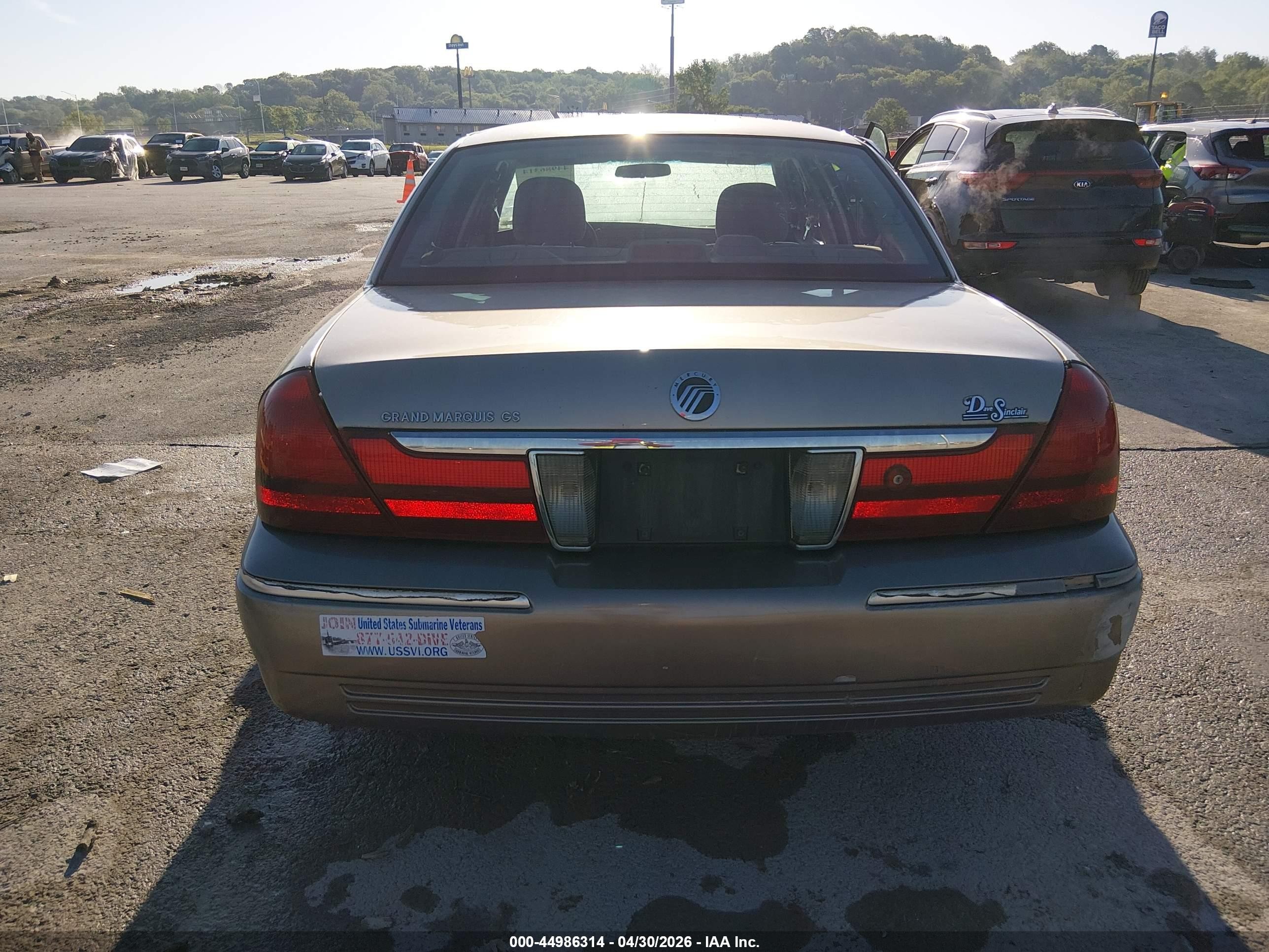 2003 Mercury Grand Marquis Gs Champagne vin: 2MEFM74W93X702649