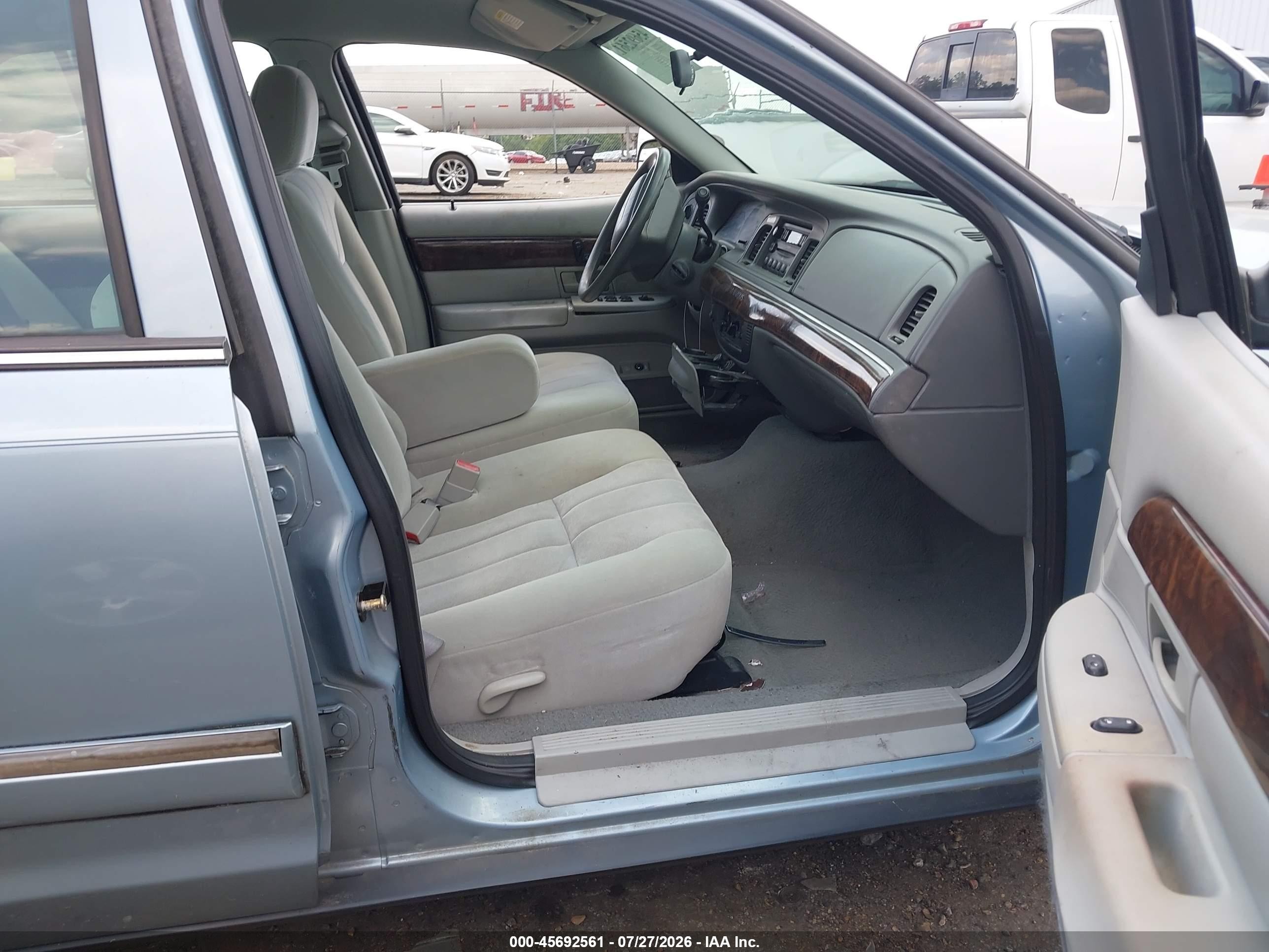 2004 Mercury Grand Marquis Gs Синий vin: 2MEFM74W94X641028