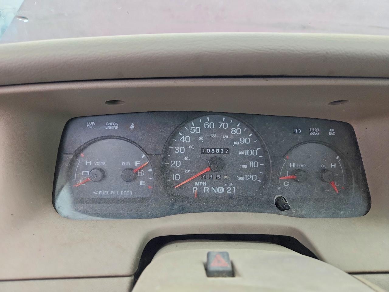 2005 Mercury Grand Marquis Gs Burgundy vin: 2MEFM74W95X607088
