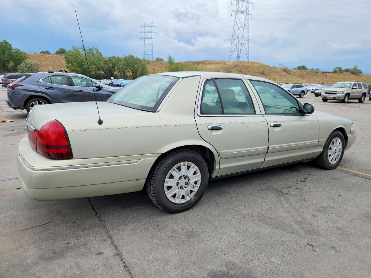 2005 Mercury Grand Marquis Gs Tan vin: 2MEFM74W95X610945