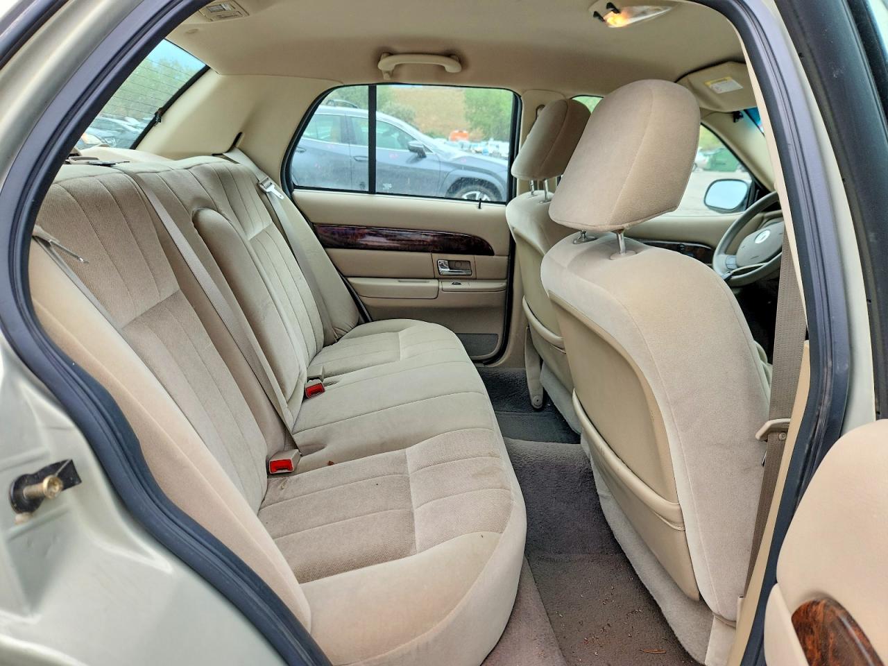 2005 Mercury Grand Marquis Gs Tan vin: 2MEFM74W95X610945