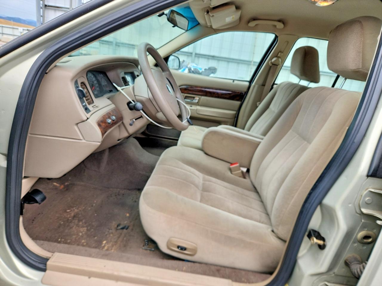 2005 Mercury Grand Marquis Gs Tan vin: 2MEFM74W95X610945