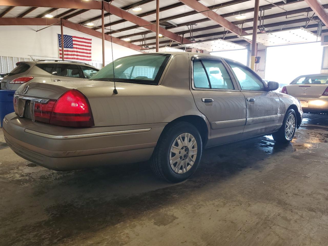 2005 Mercury Grand Marquis Gs Tan vin: 2MEFM74W95X618589
