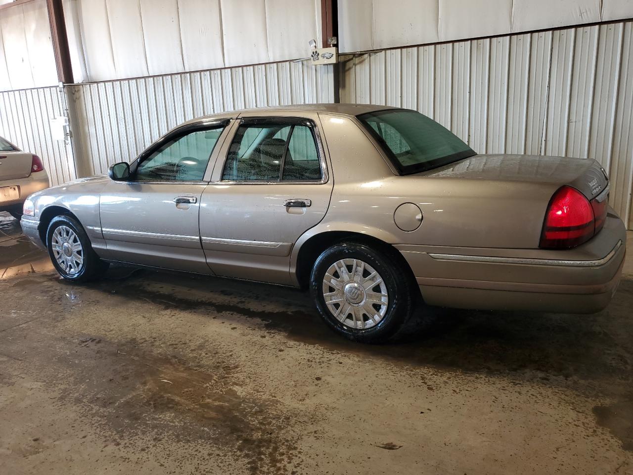 2005 Mercury Grand Marquis Gs Tan vin: 2MEFM74W95X618589