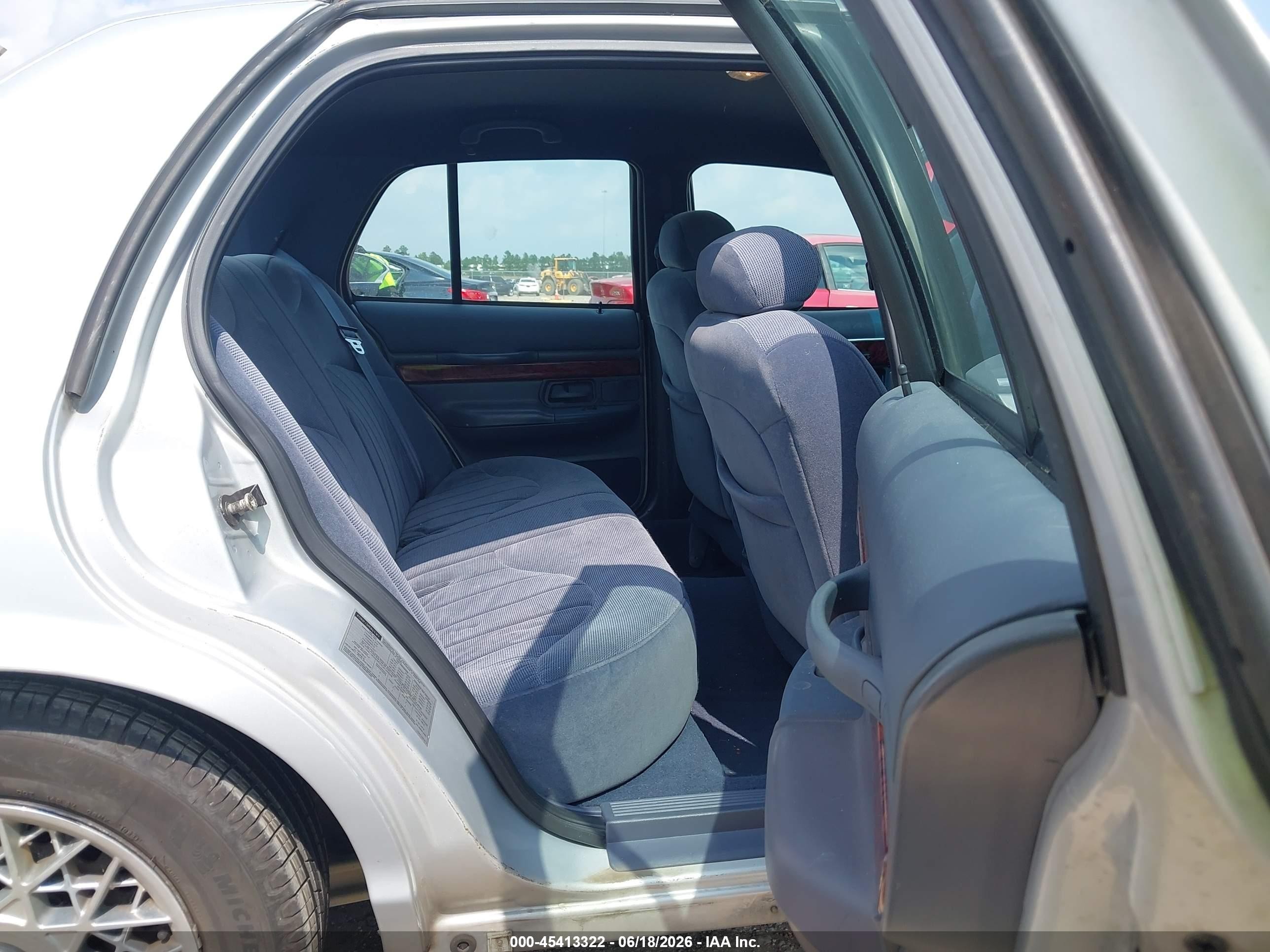 2000 Mercury Grand Marquis Gs Silver vin: 2MEFM74W9YX712055