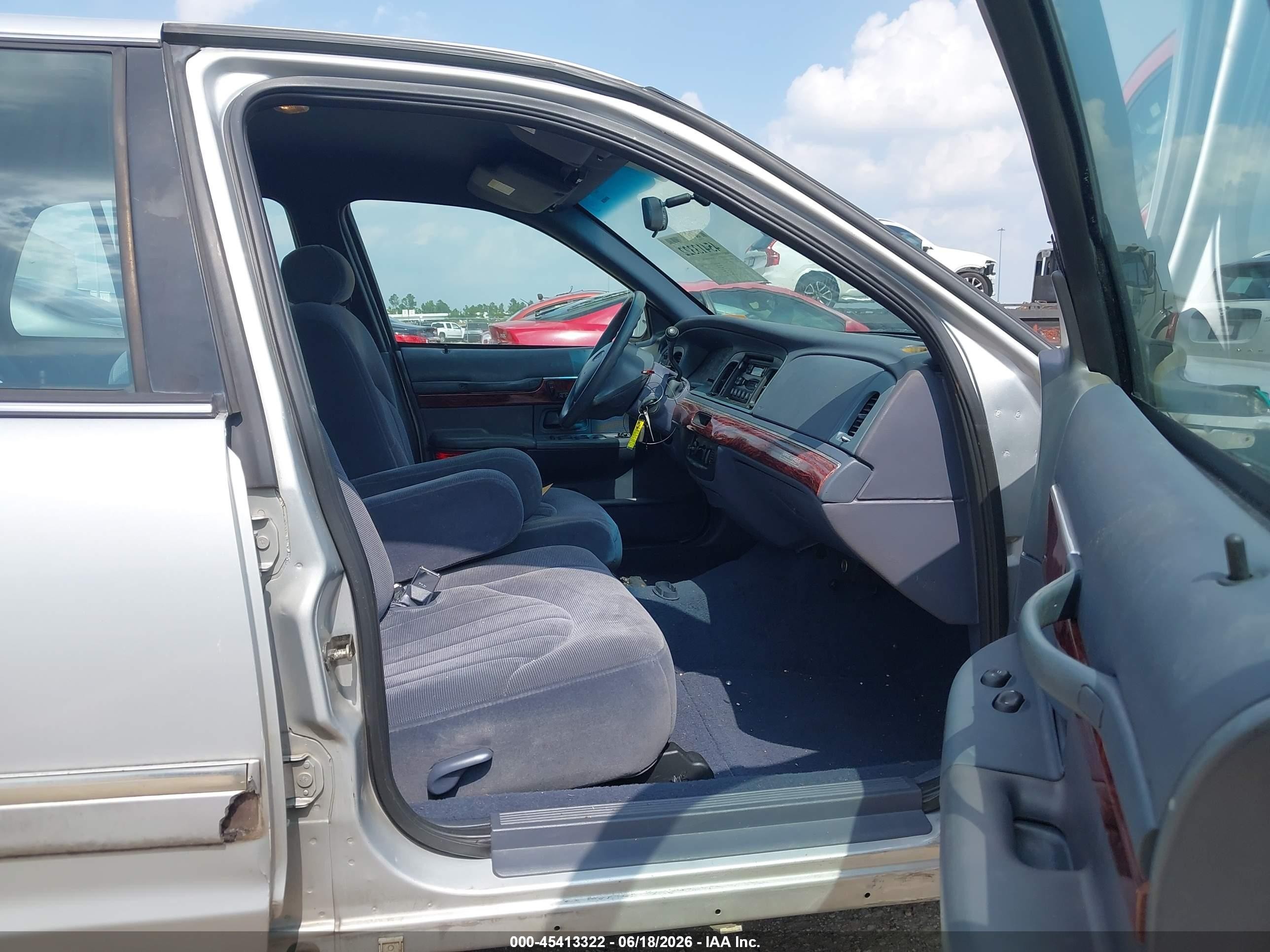 2000 Mercury Grand Marquis Gs Silver vin: 2MEFM74W9YX712055