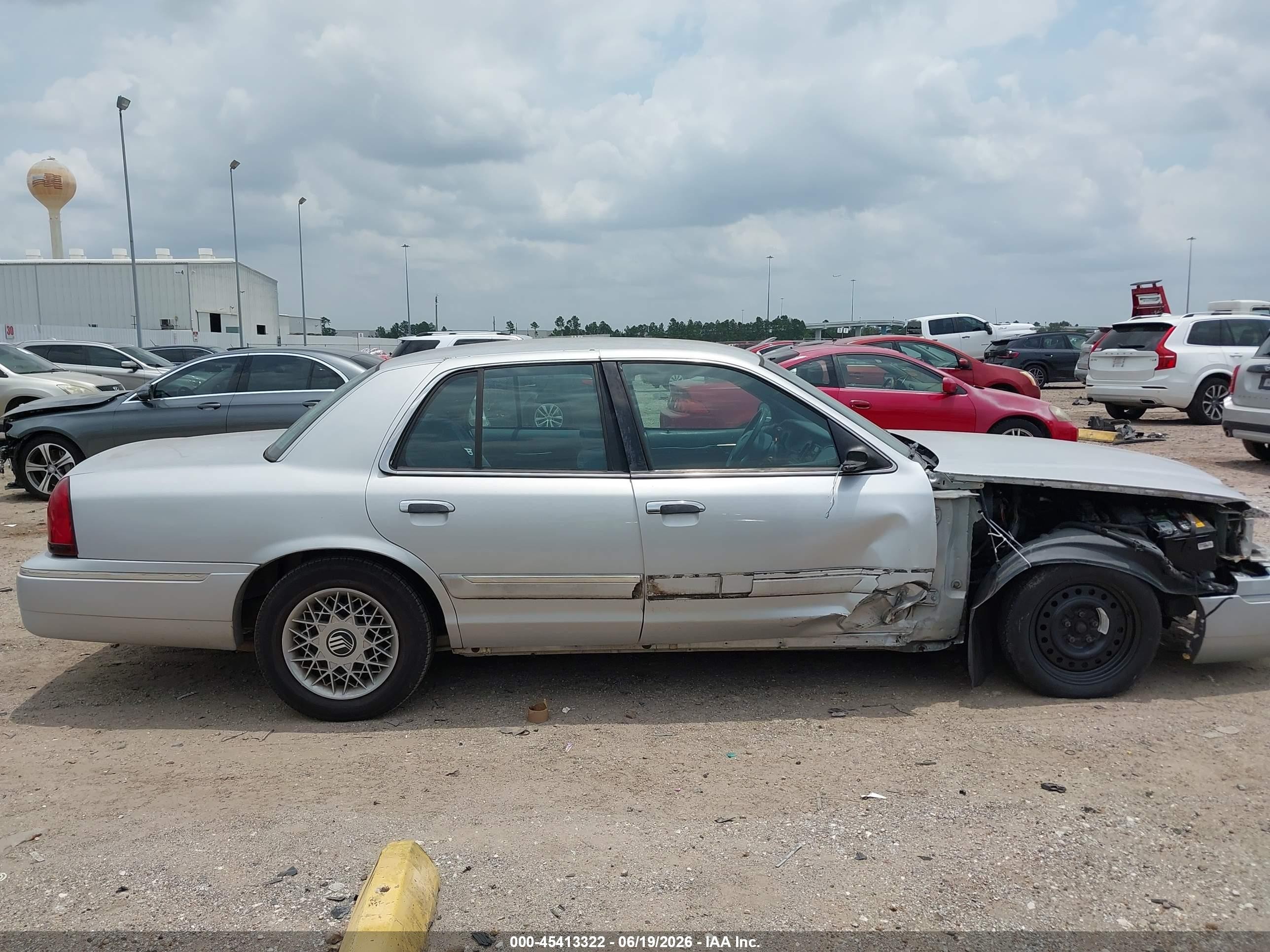 2000 Mercury Grand Marquis Gs Silver vin: 2MEFM74W9YX712055