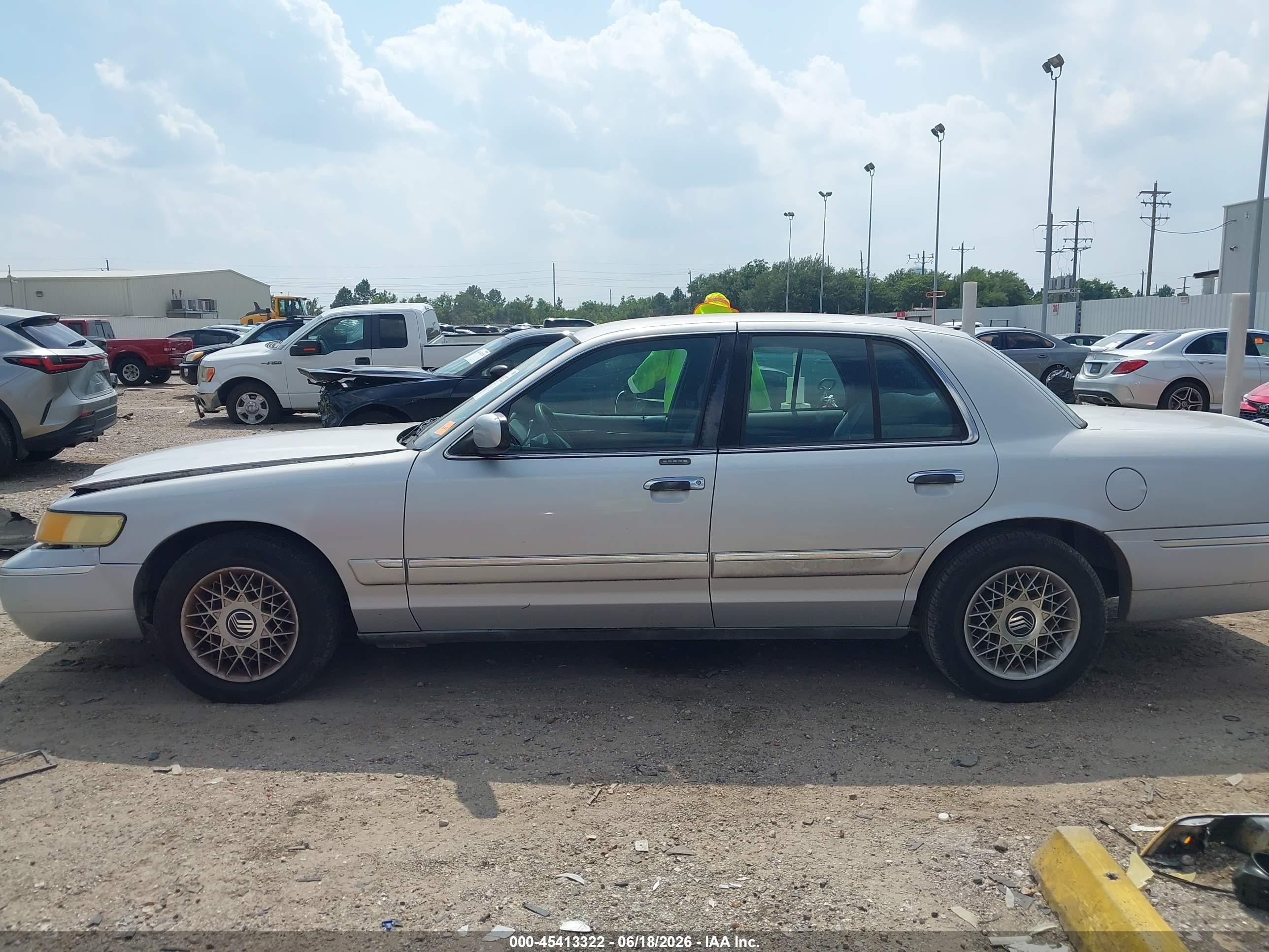 2000 Mercury Grand Marquis Gs Silver vin: 2MEFM74W9YX712055