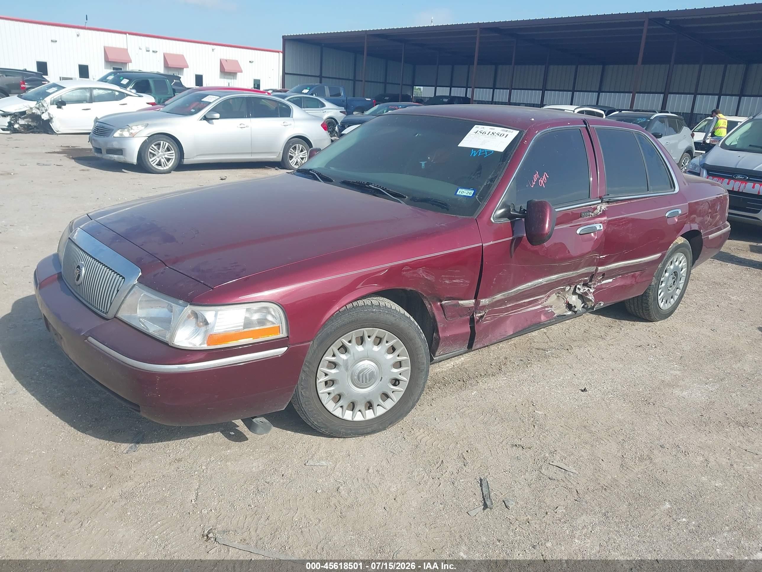 2004 Mercury Grand Marquis Gs Red vin: 2MEFM74WX4X612833