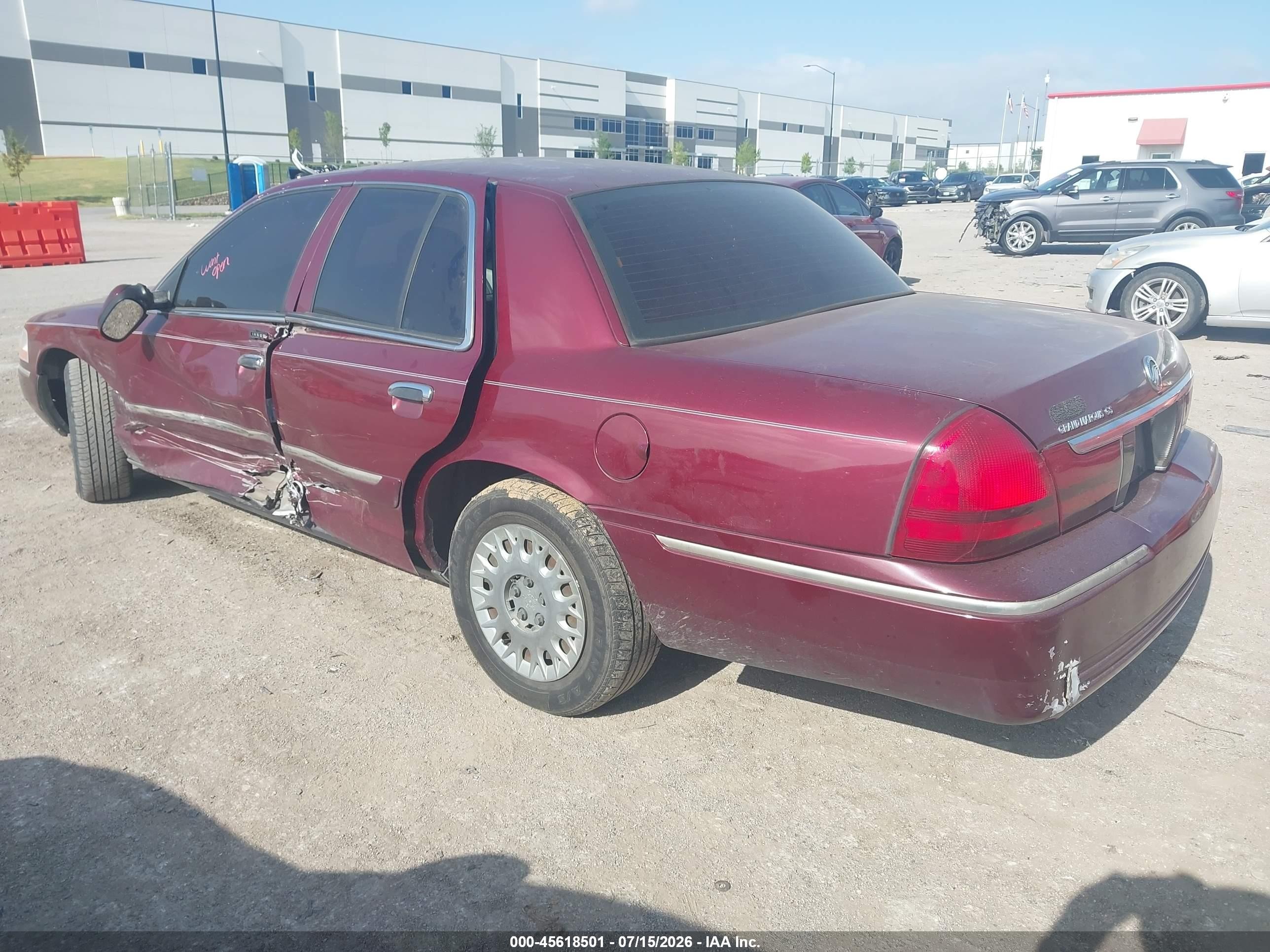 2004 Mercury Grand Marquis Gs Red vin: 2MEFM74WX4X612833